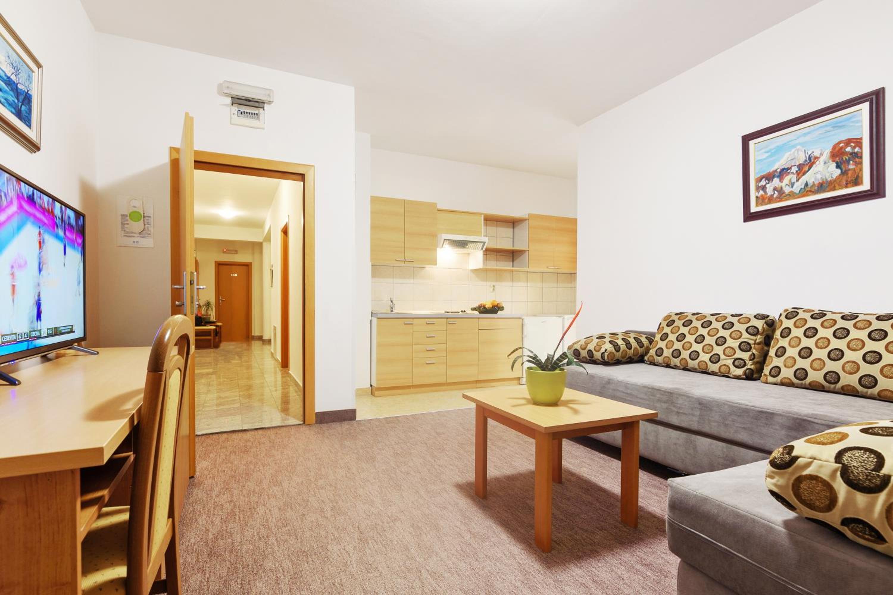 Family Suite with Balcony and Sea View - Photo 3