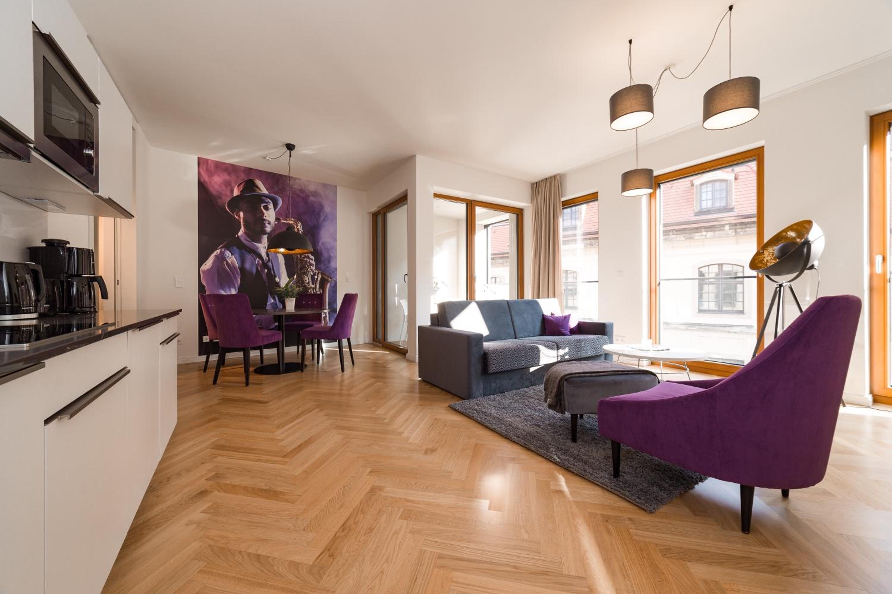 One-Bedroom Apartment - Photo 2