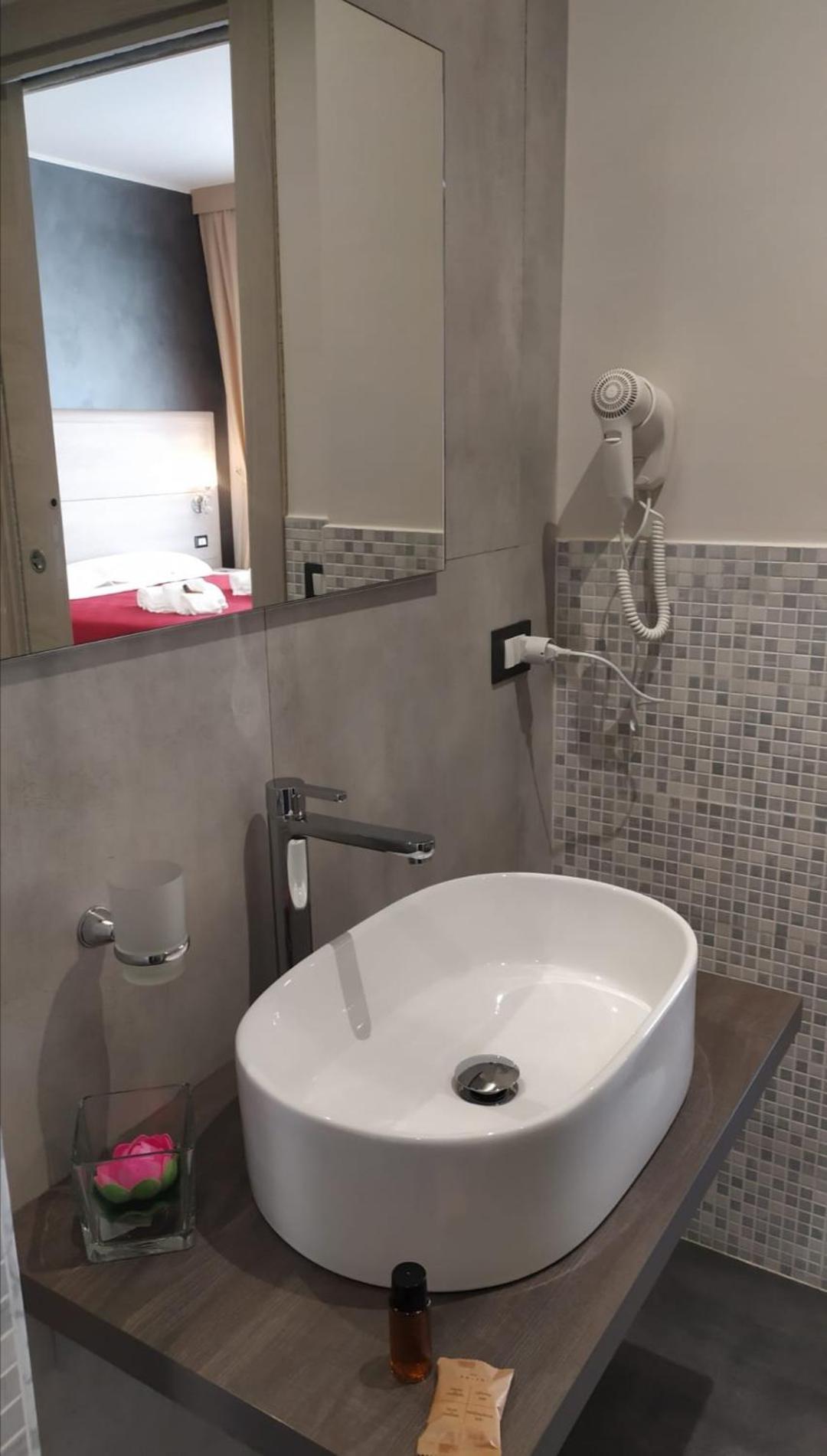 Deluxe Double or Twin Room with Sea View - Photo 34