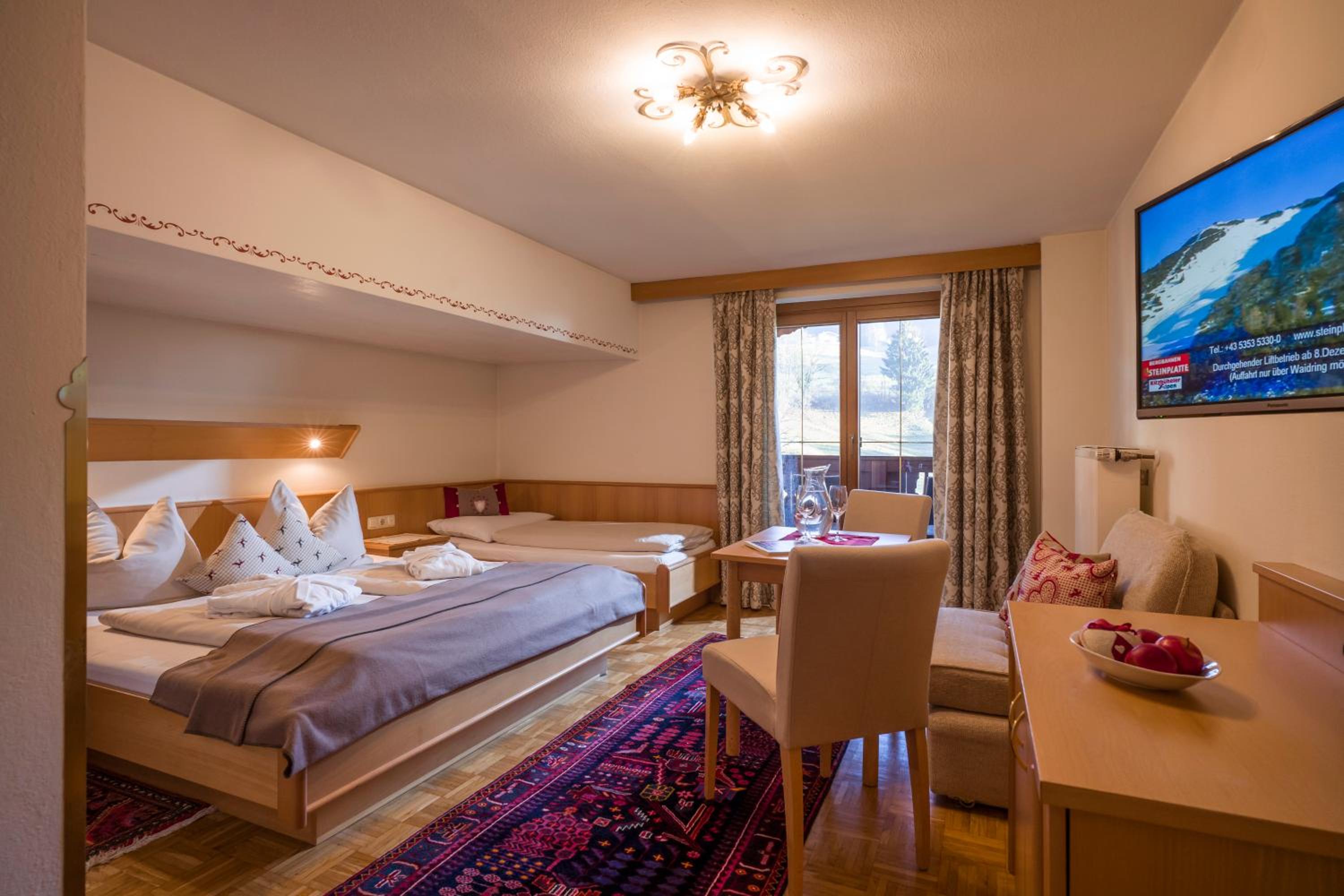 Superior Double Room with Sofa Bed photo 2