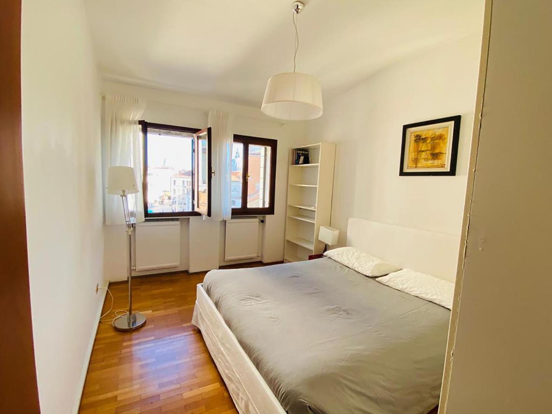 One-Bedroom Apartment with City View photo 1