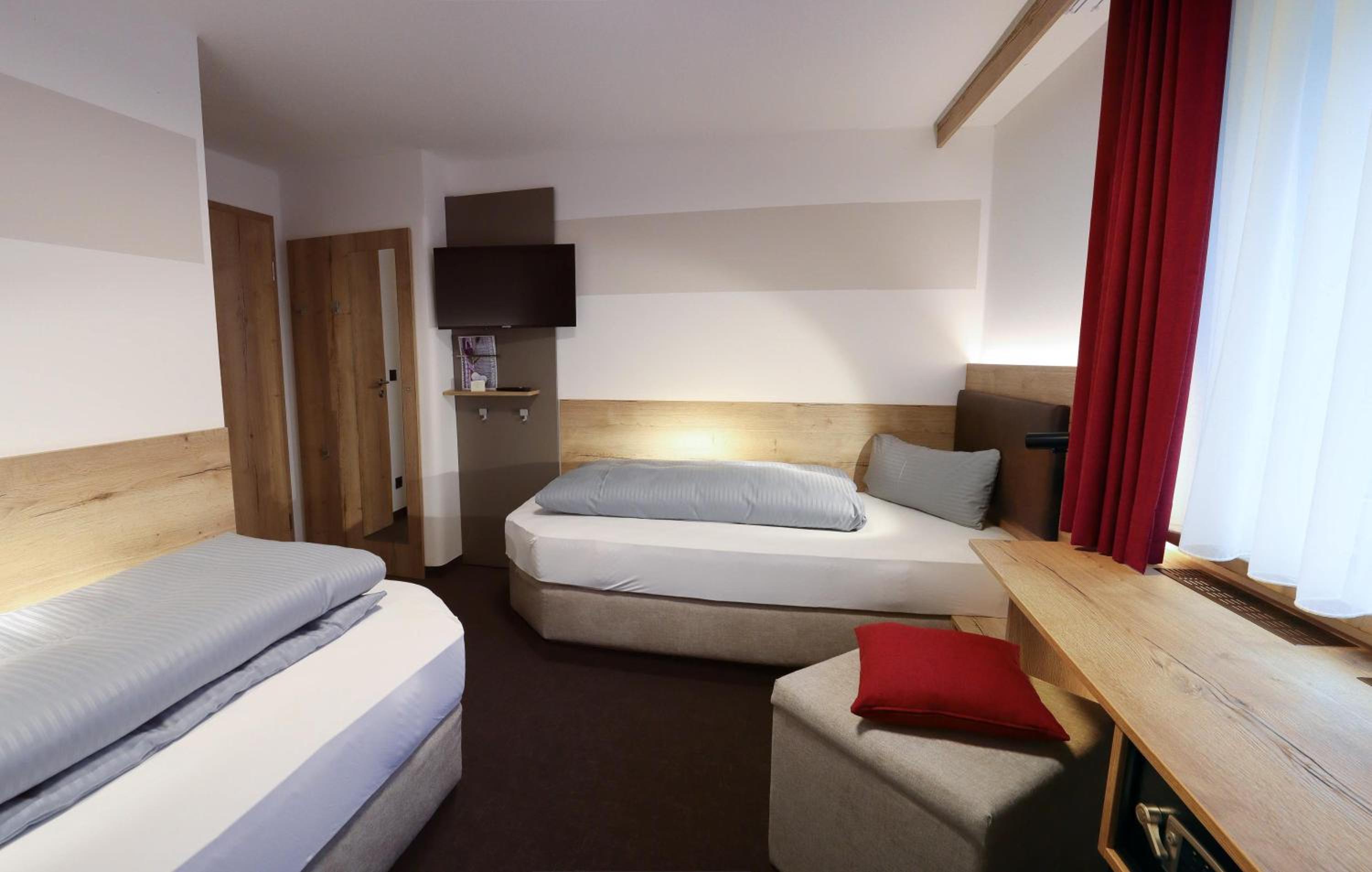 Standard Twin Room photo 2