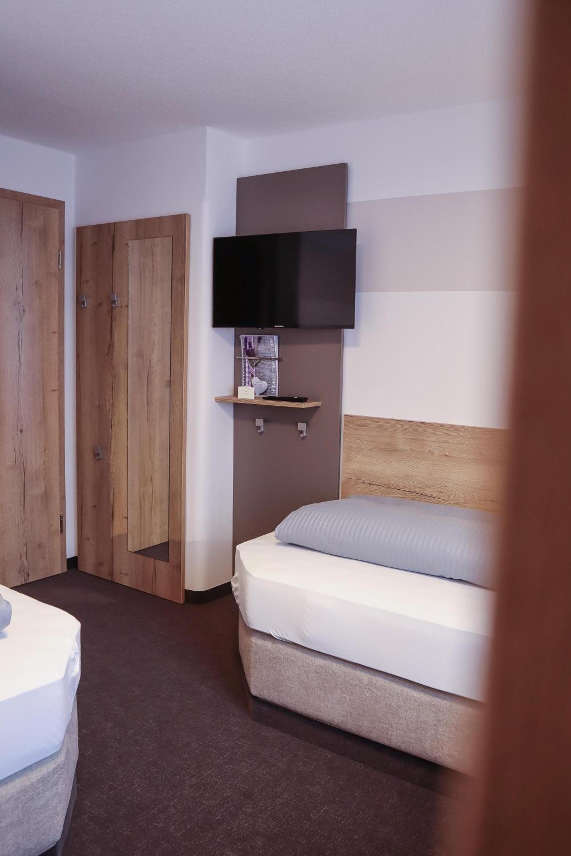 Standard Twin Room photo 3