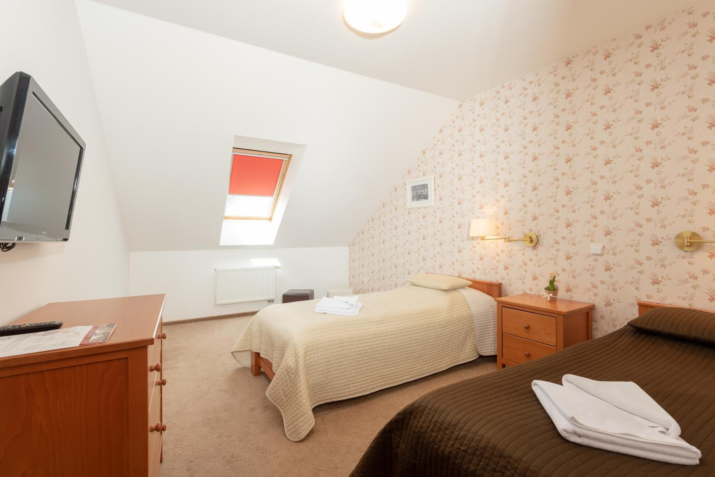 Standard Suite - Photo 10