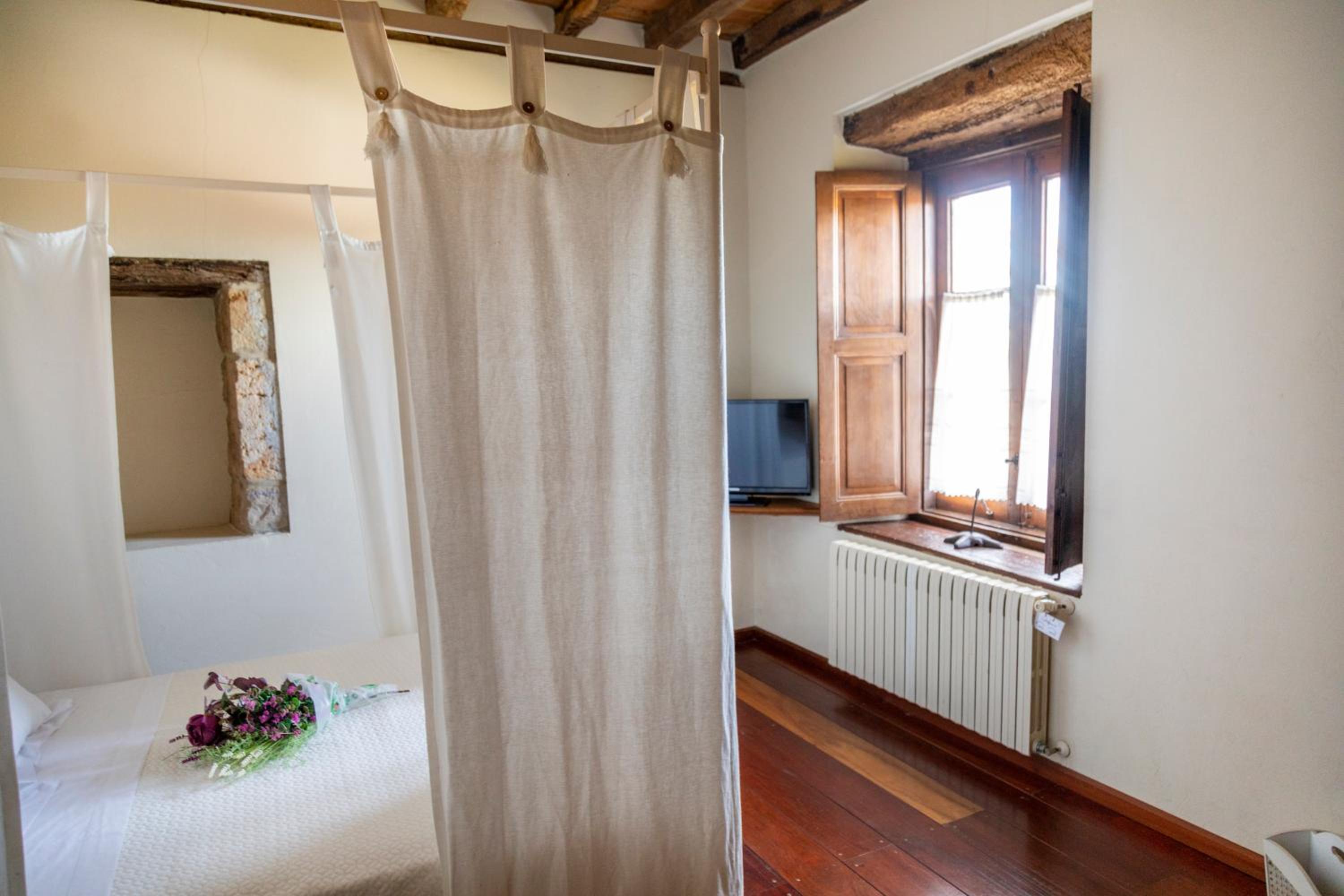 Standard Double or Twin Room photo 3