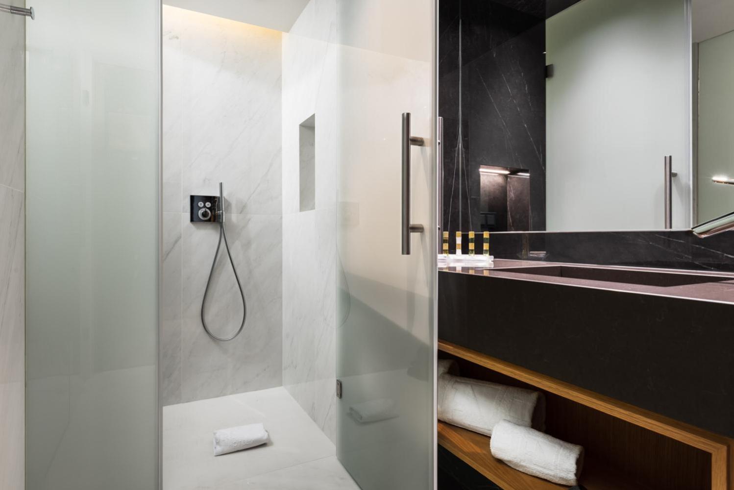 Deluxe Double or Twin Room - Photo 14