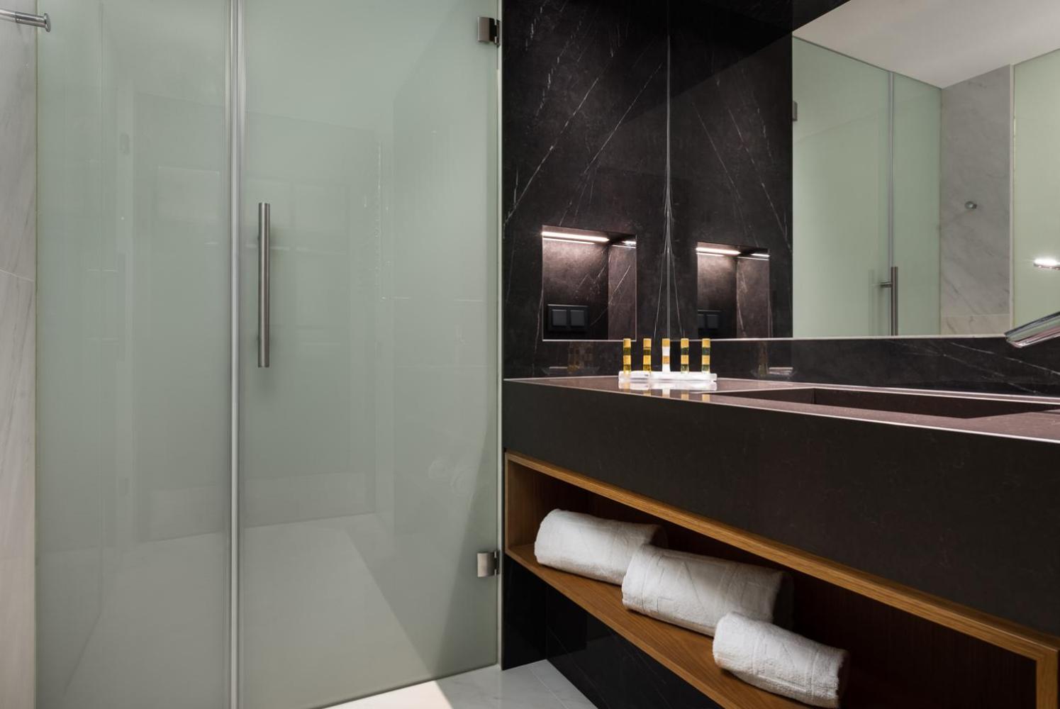 Deluxe Double or Twin Room - Photo 3