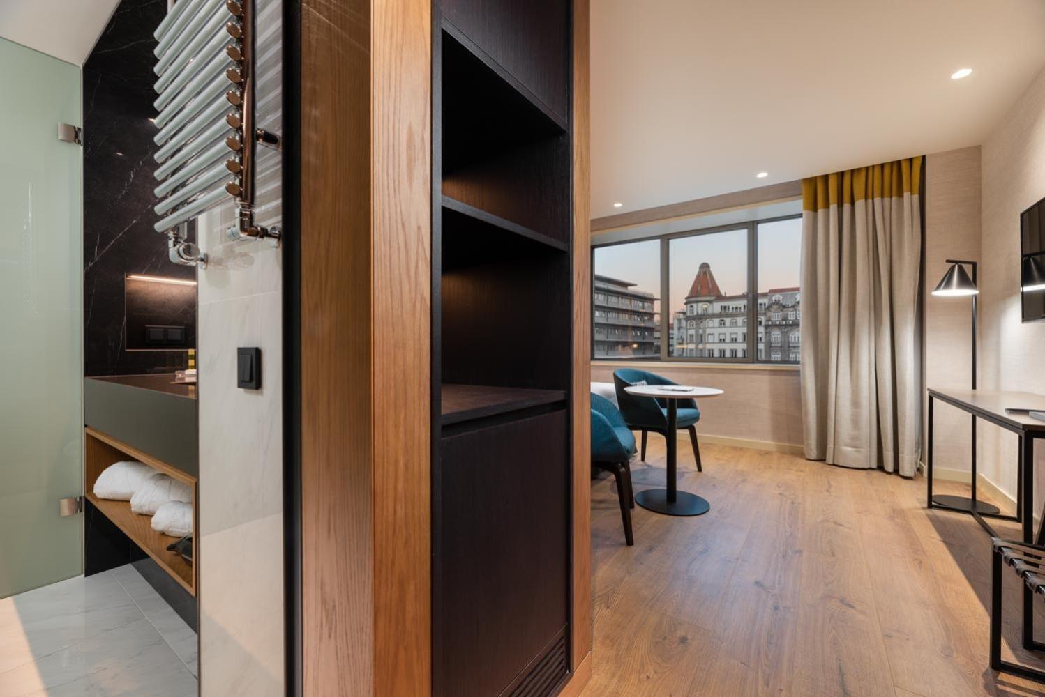 Deluxe Double Room with Aliados View - Photo 2