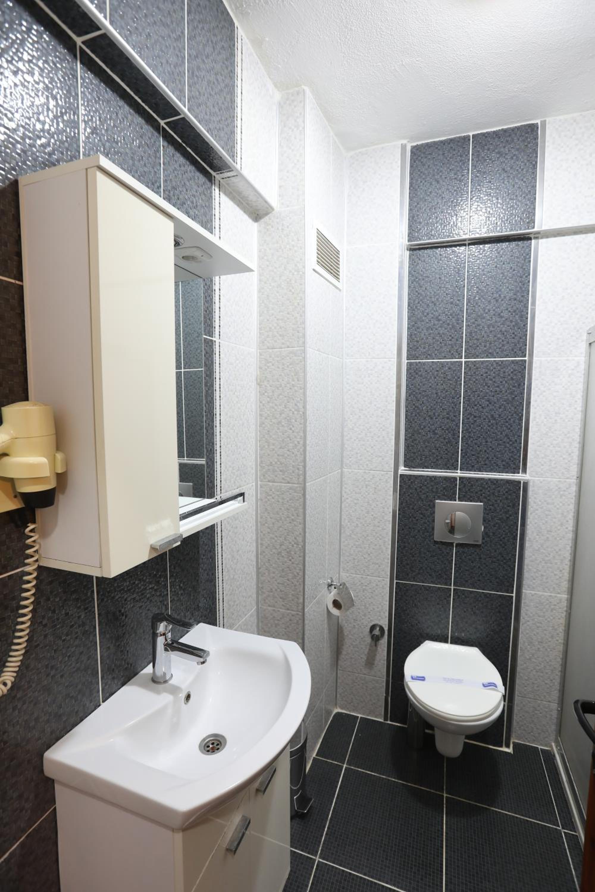 Standard Double Room - Photo 6