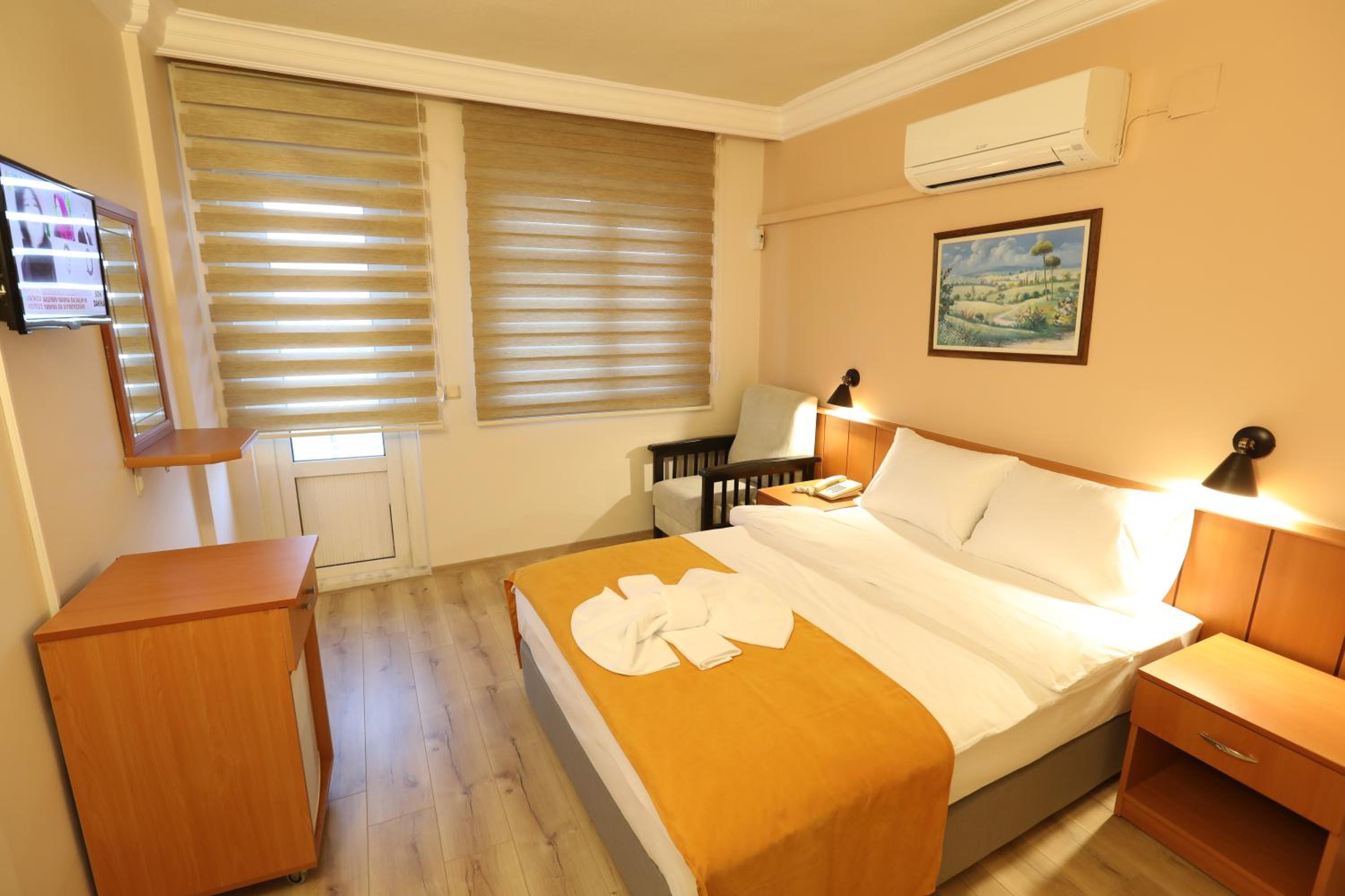 Standard Double Room - Photo 2