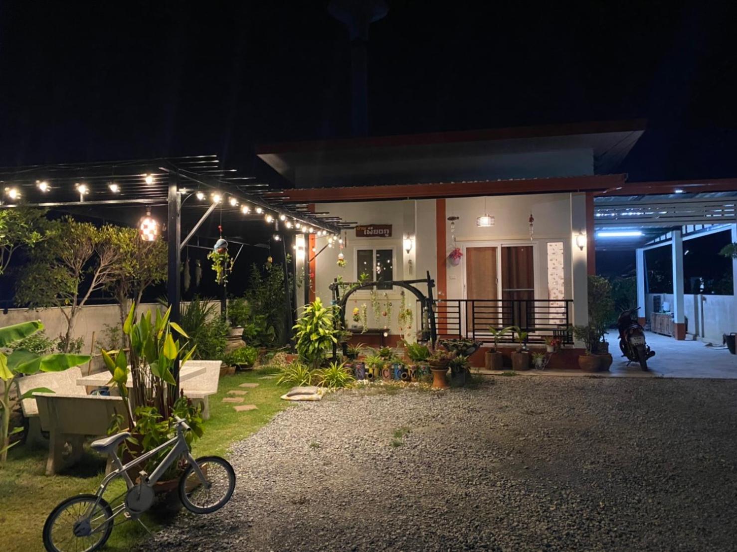 Two-Bedroom House - Photo 2