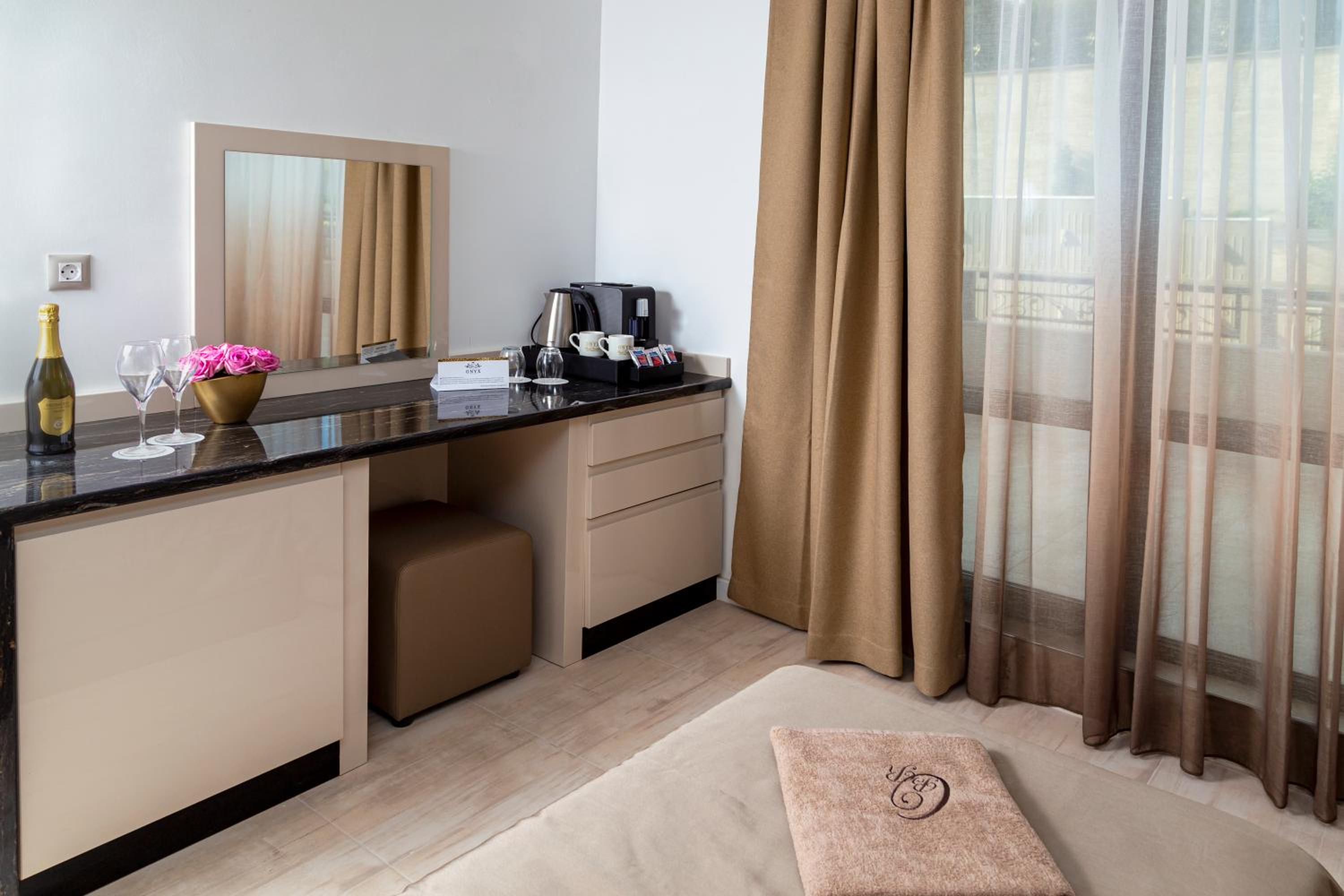 Double or Twin Room - Photo 10