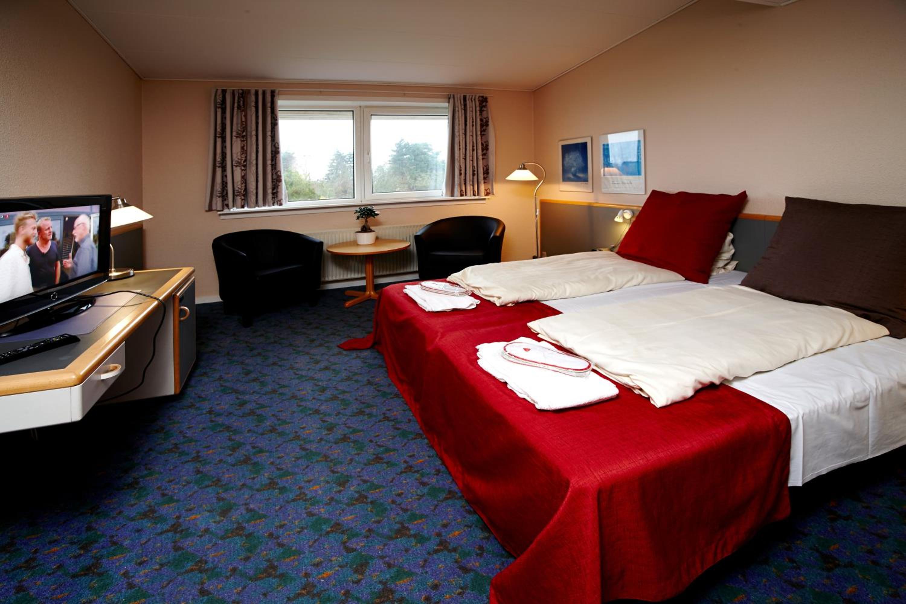 Double or Twin Room - Photo 5
