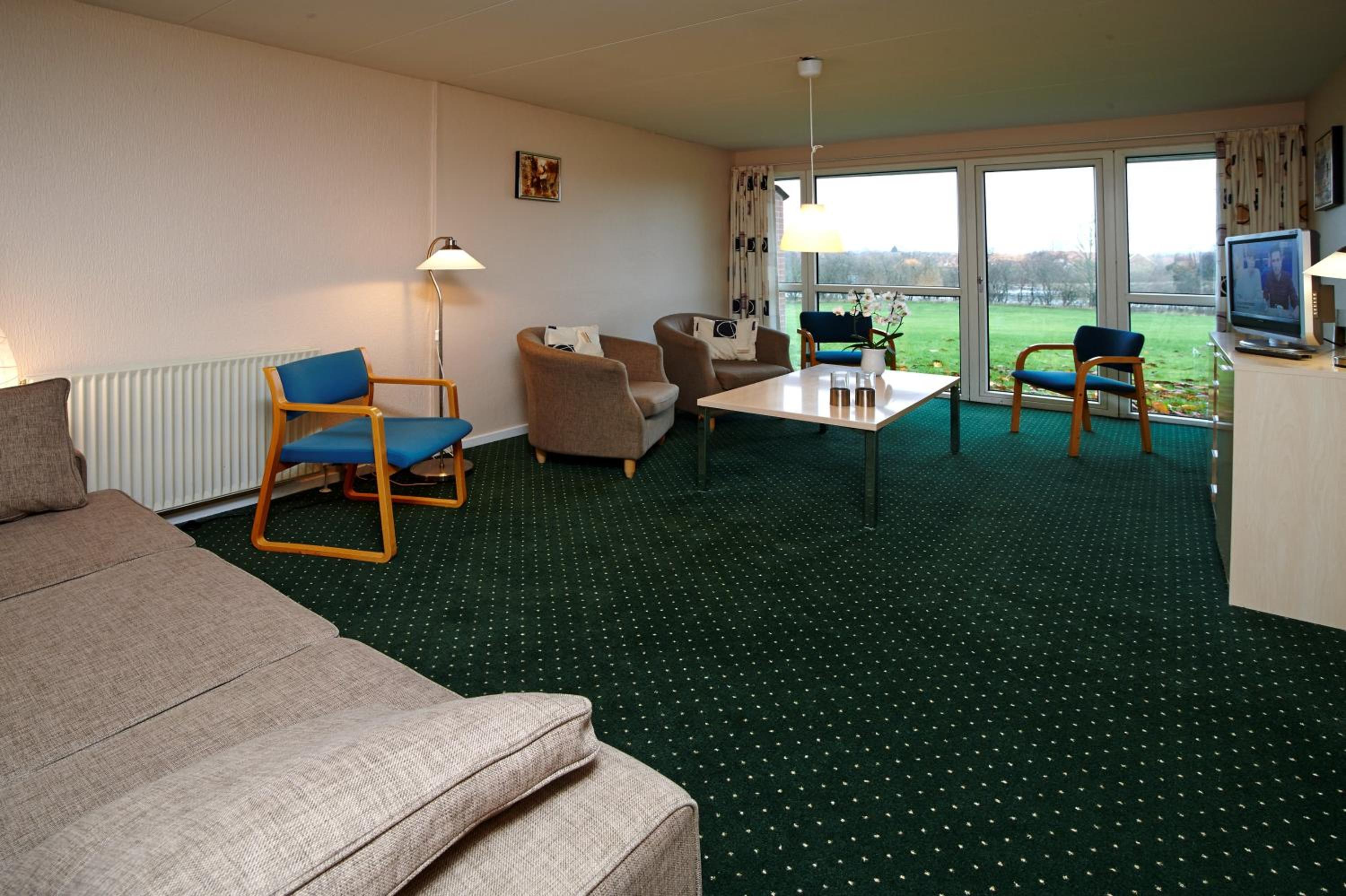 Family Room with Terrace - Photo 5