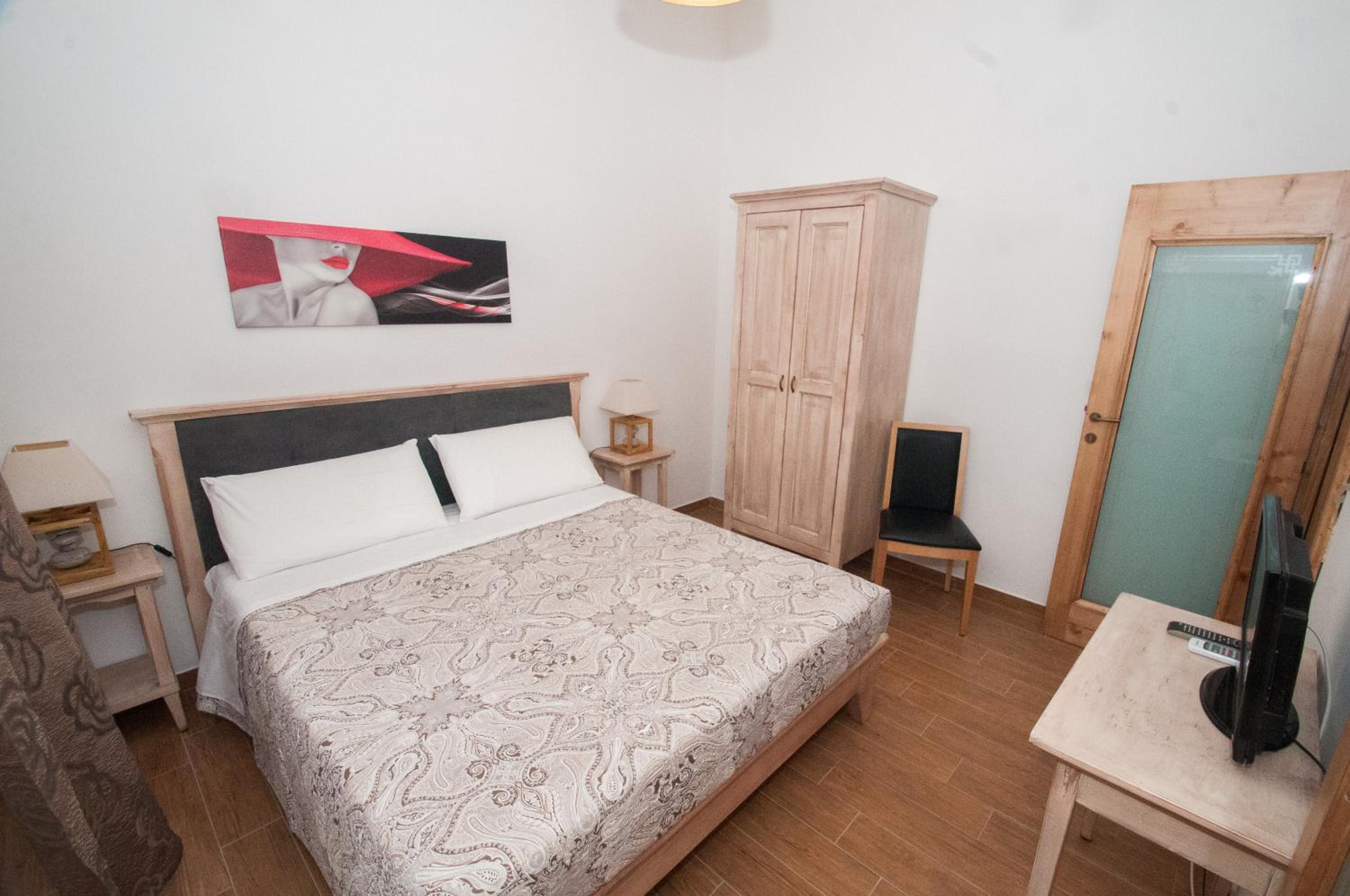 Double Room - Photo 12