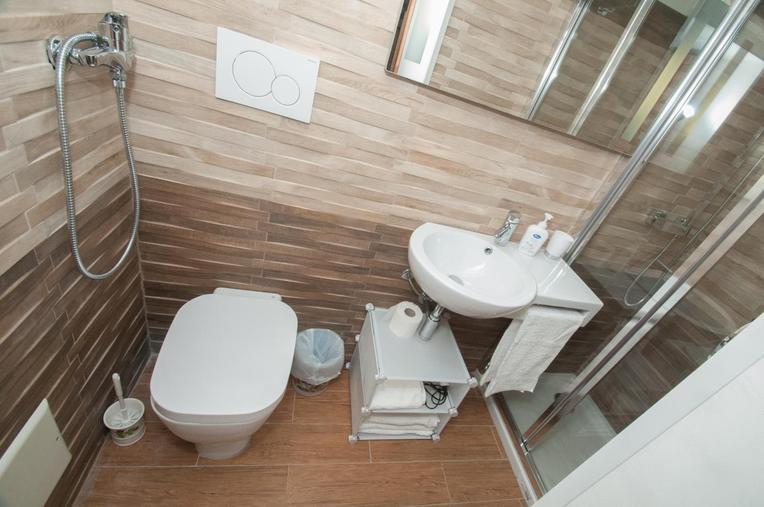Double Room - Photo 7
