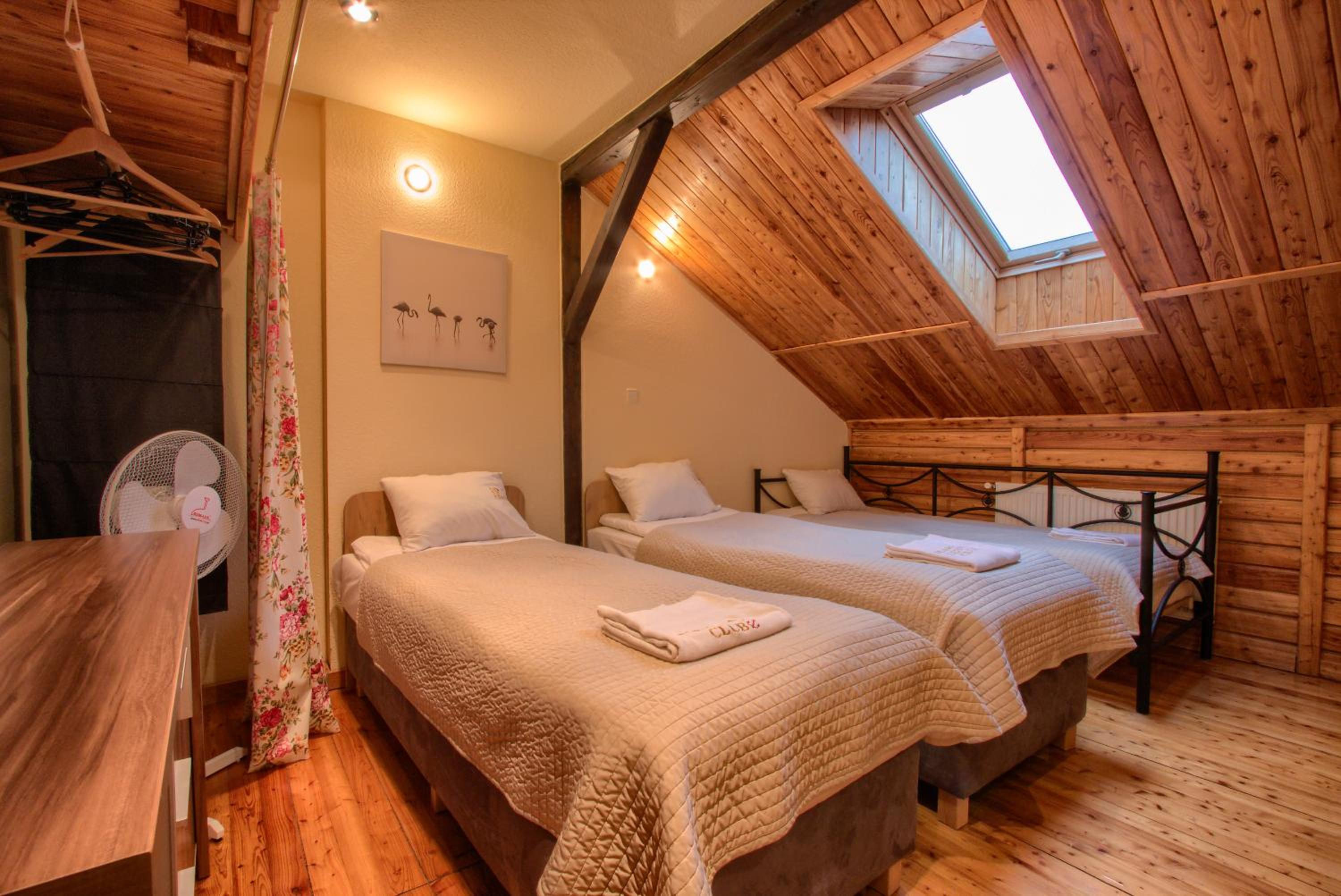Quadruple Room with Private Bathroom photo 1
