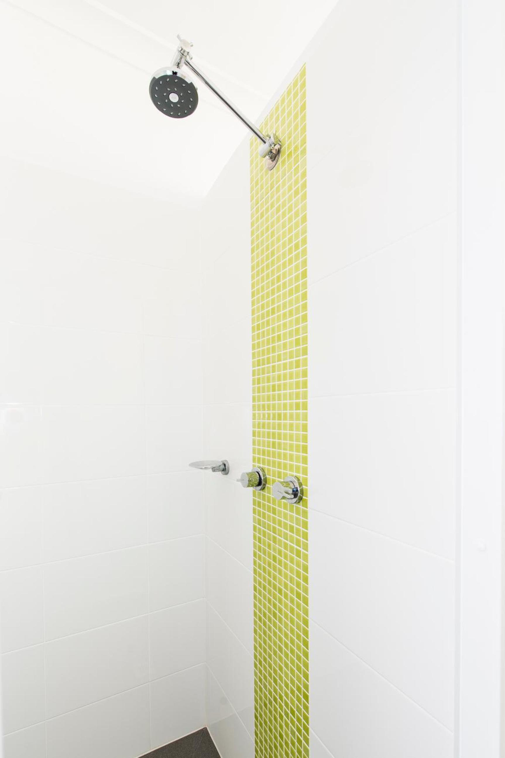 Standard Queen Room - Photo 7