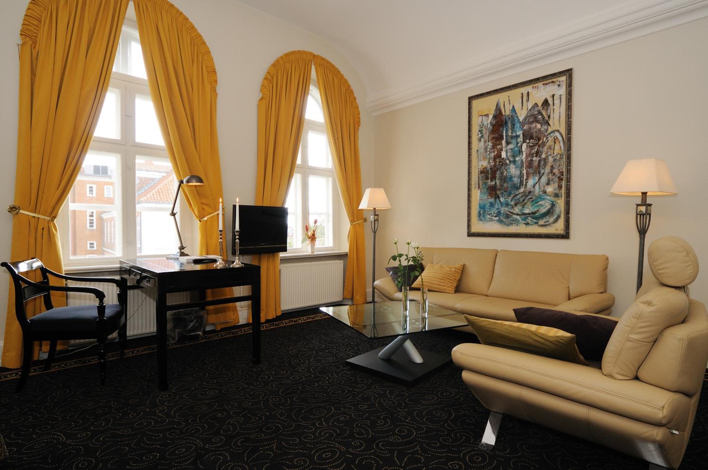 Suite - Main Building