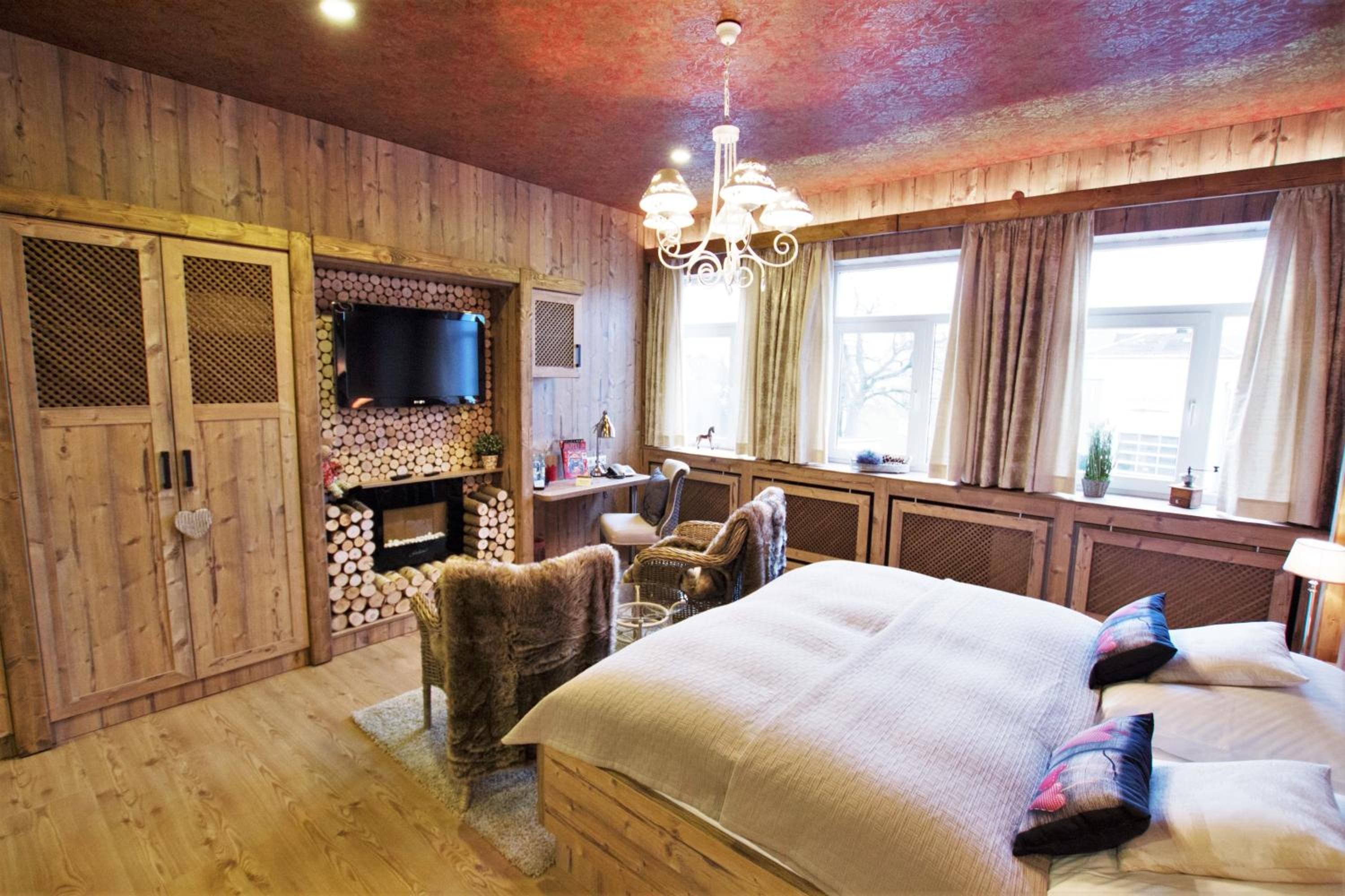 Deluxe Double Room - Photo 8
