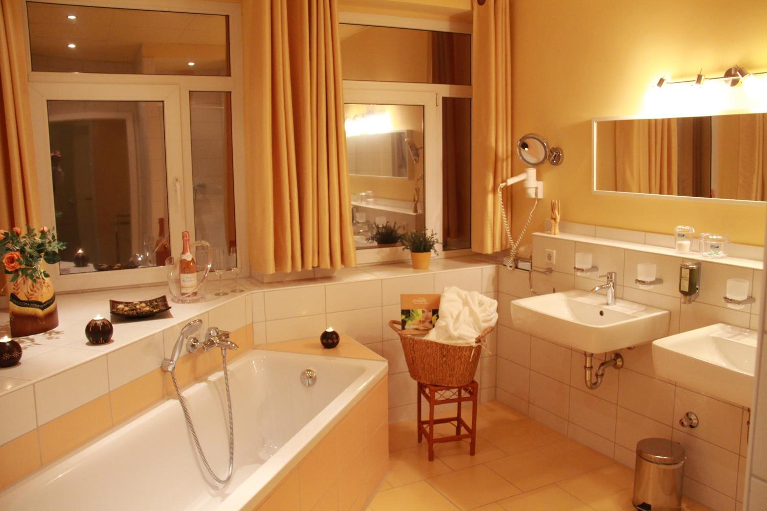 Deluxe Family Suite - Photo 2