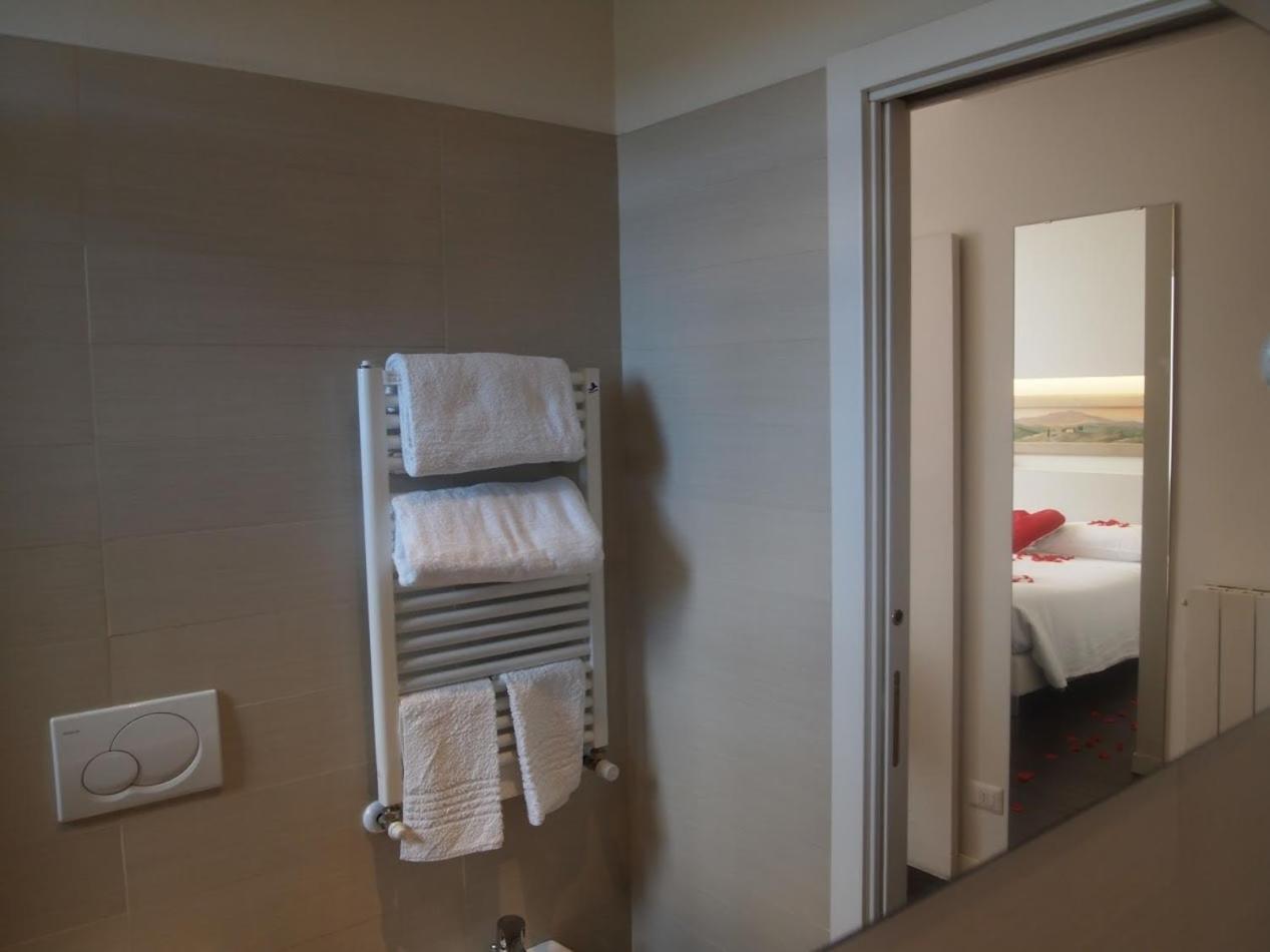 Double Room - Photo 10