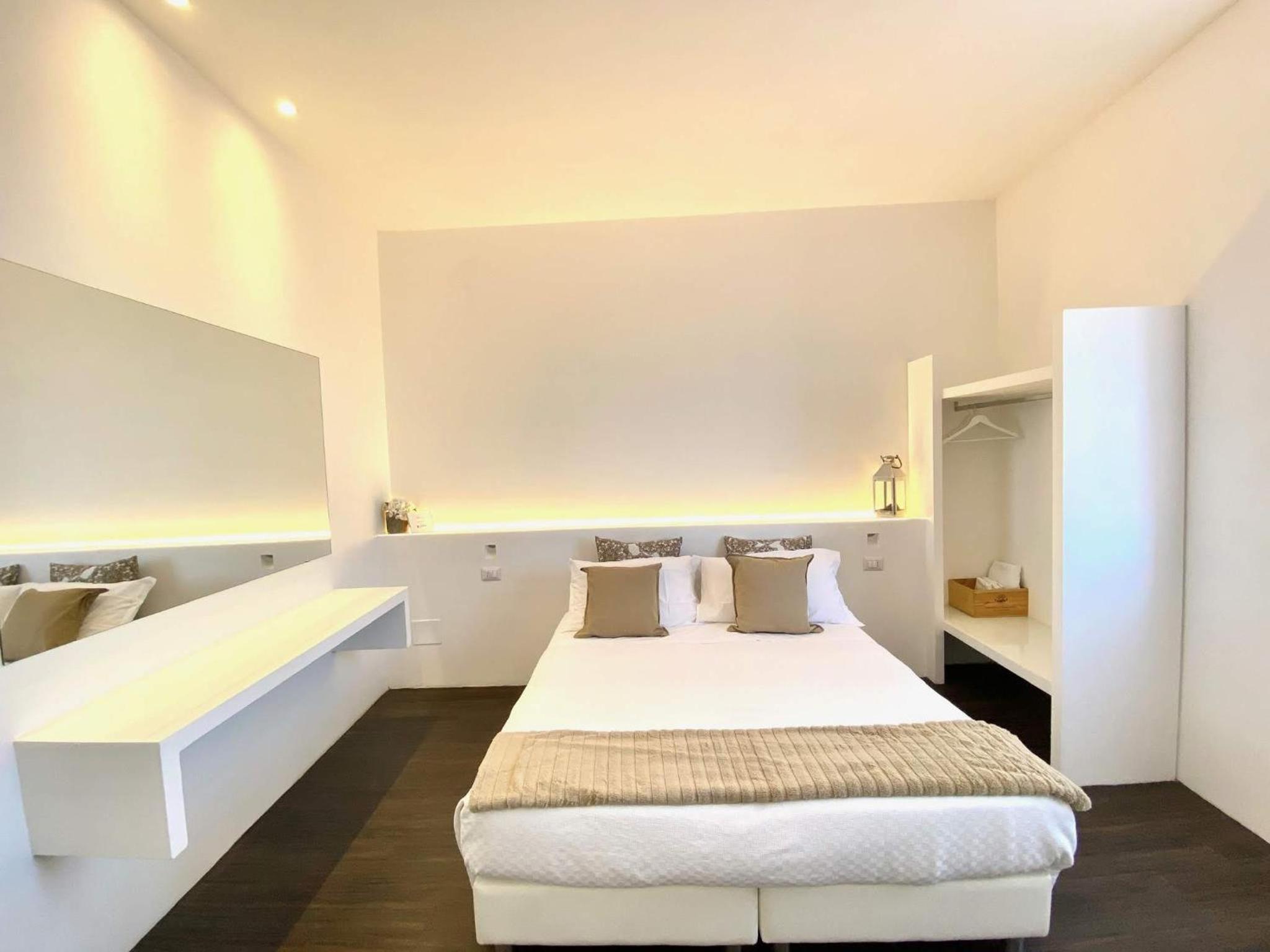 Double Room - Photo 2