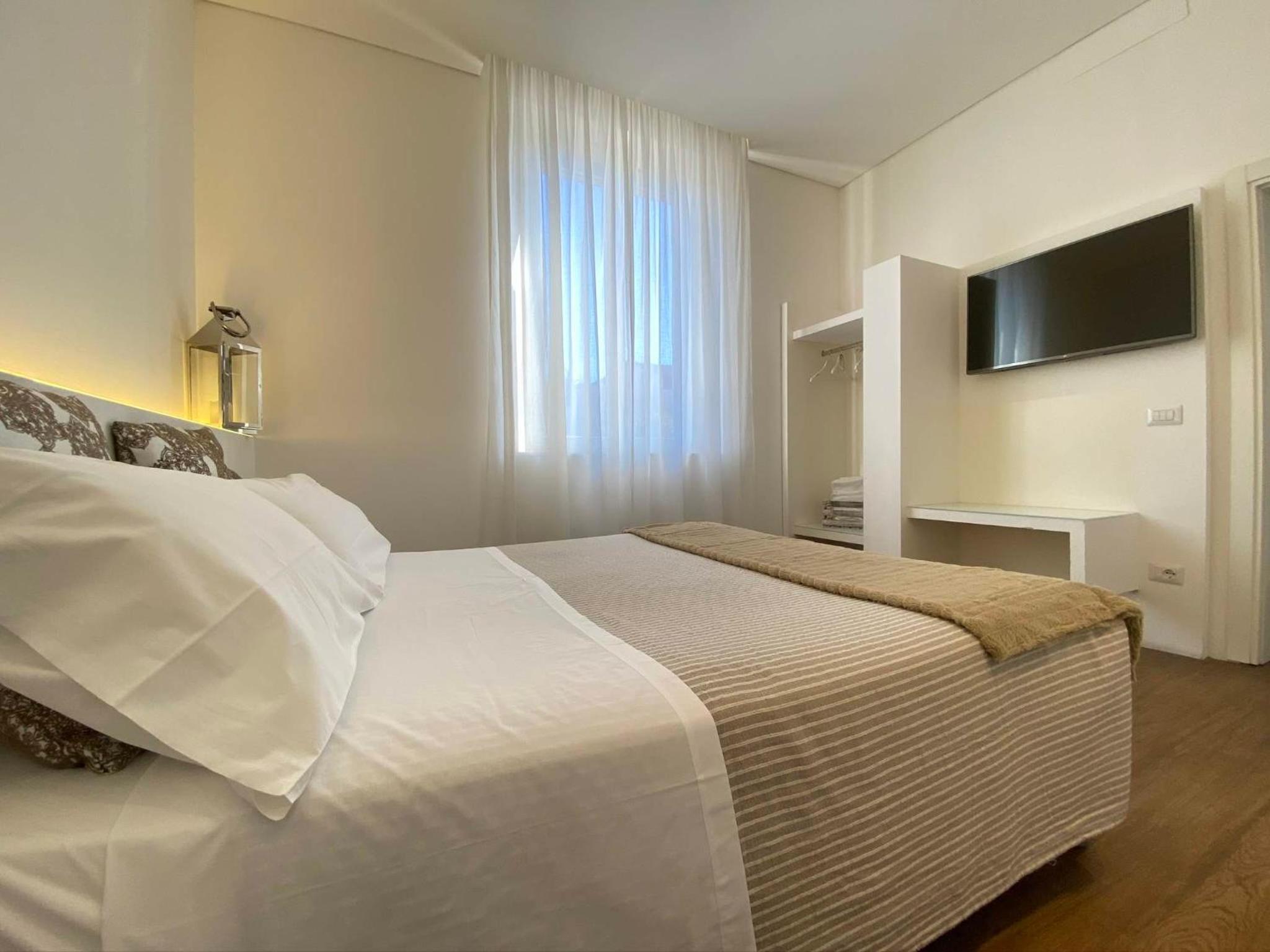 Double Room - Photo 3