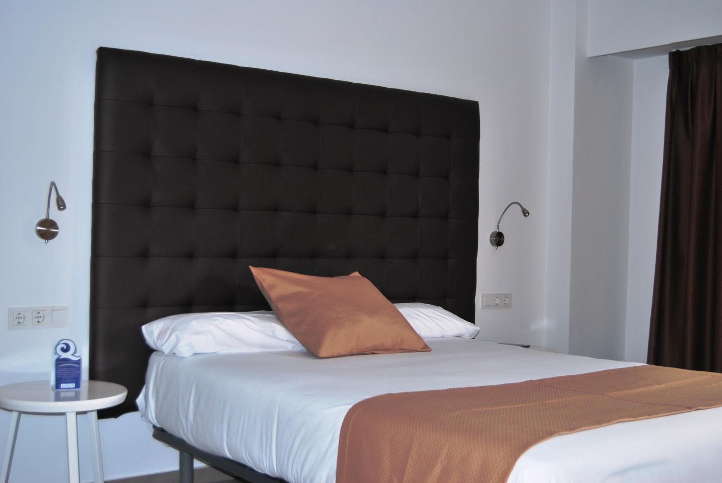 Twin Room - Photo 27