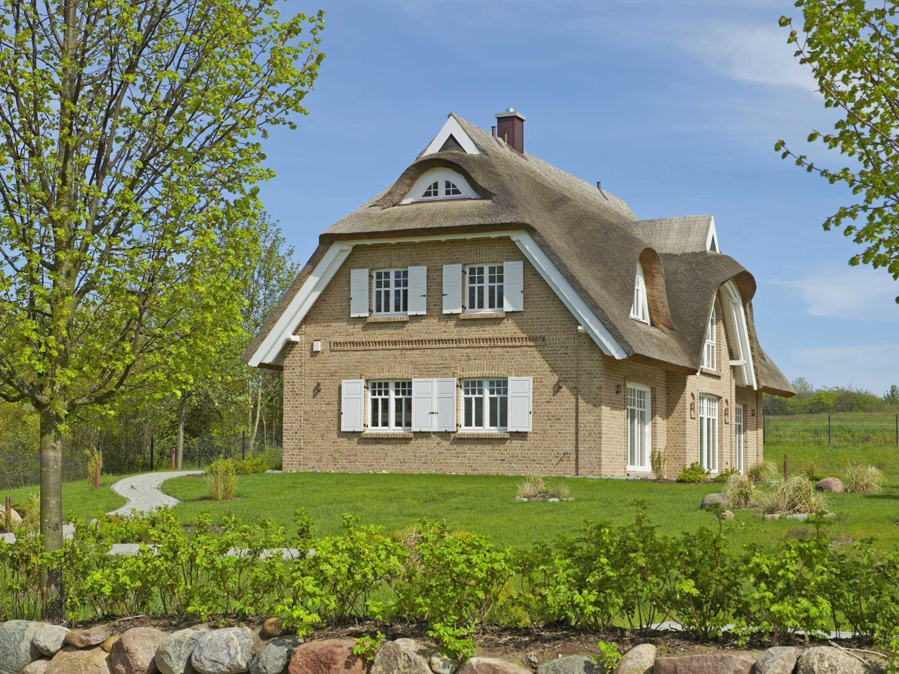 Three-Bedroom House photo 2