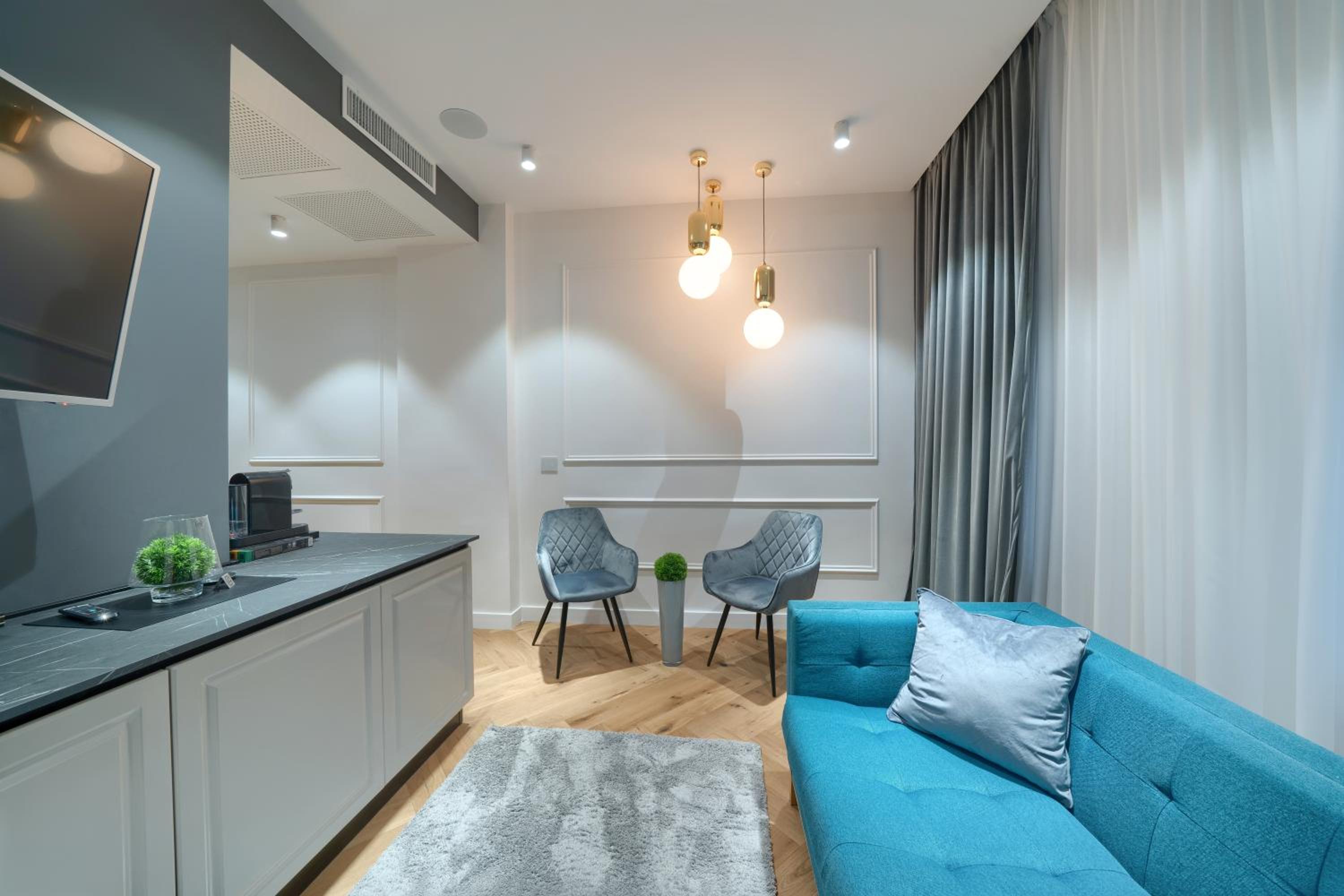 Deluxe Apartment
