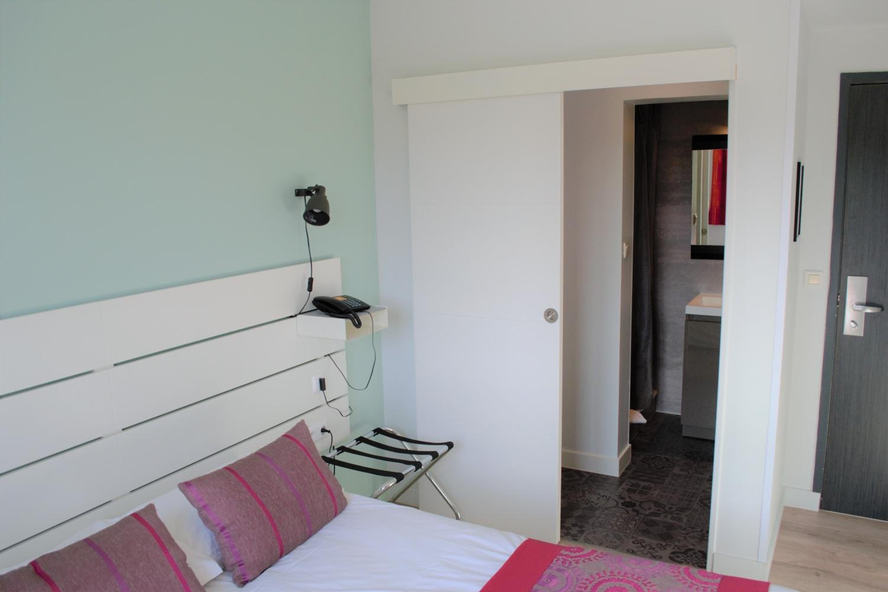 Standard Double Room - Photo 7