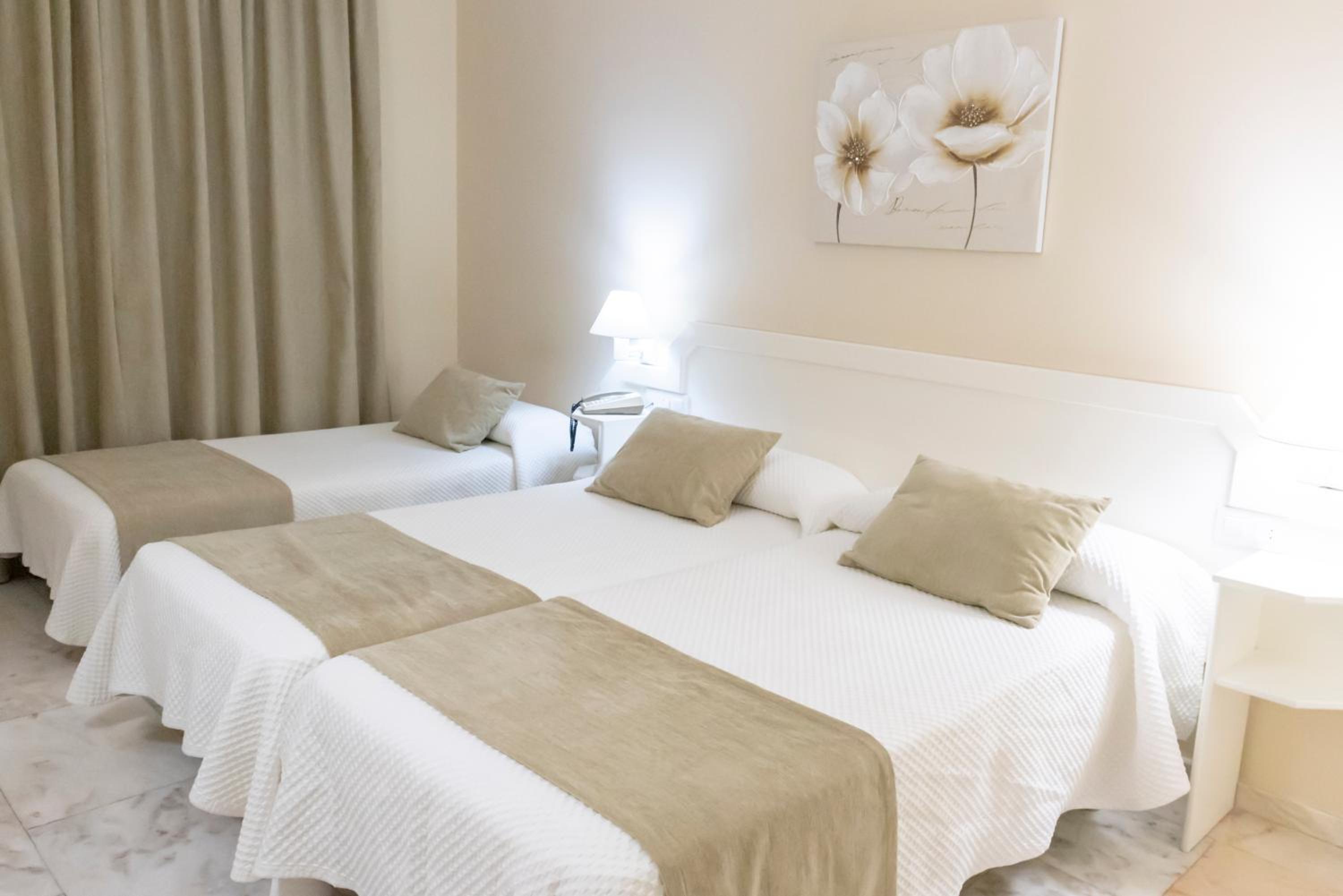 Double Room with Extra Bed photo 3