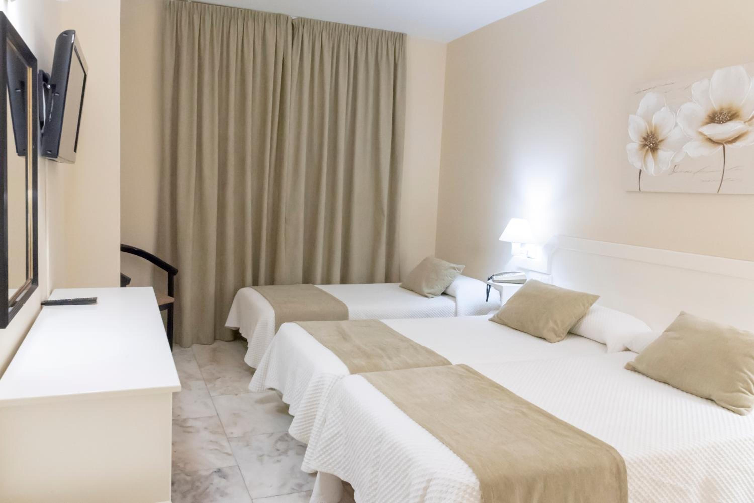 Double Room with Extra Bed photo 2