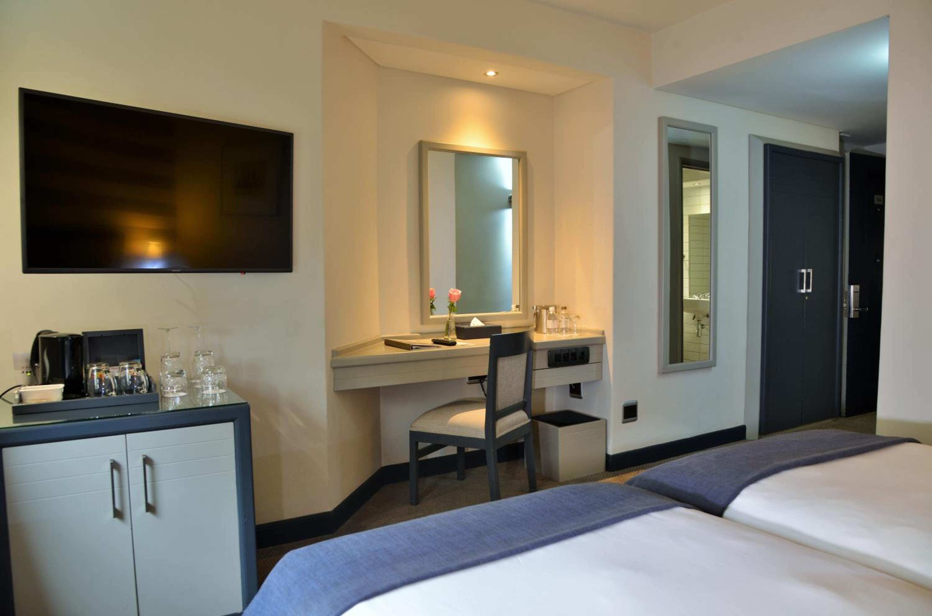 Standard Double Room - Disability Access thumbnail 6
