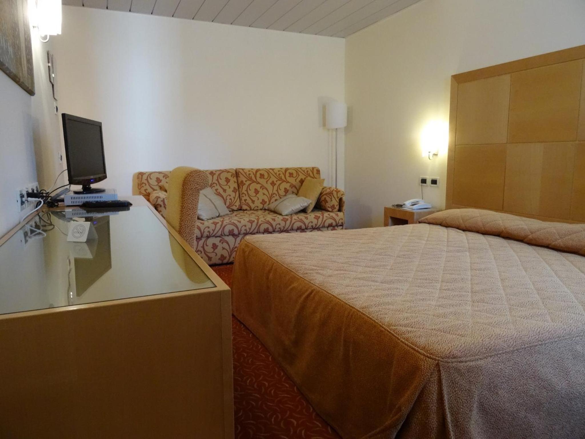 Superior Double or Twin Room - Photo 3