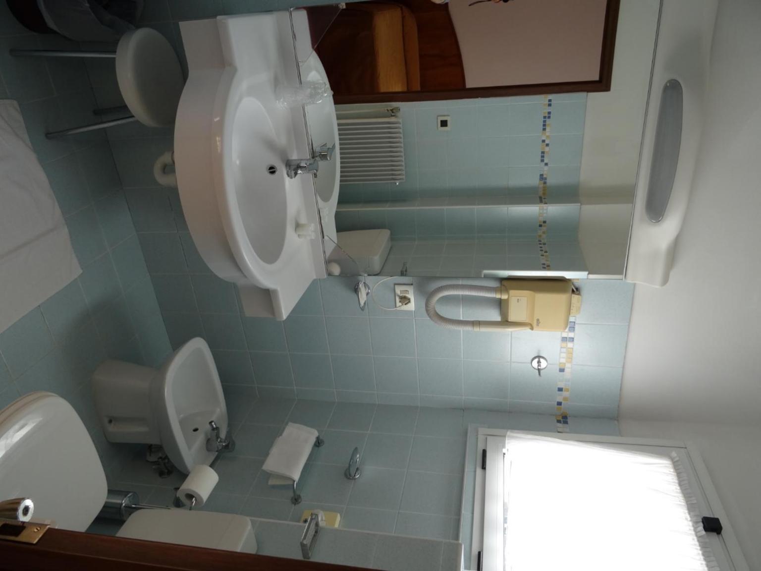 Standard Double or Twin Room photo 3