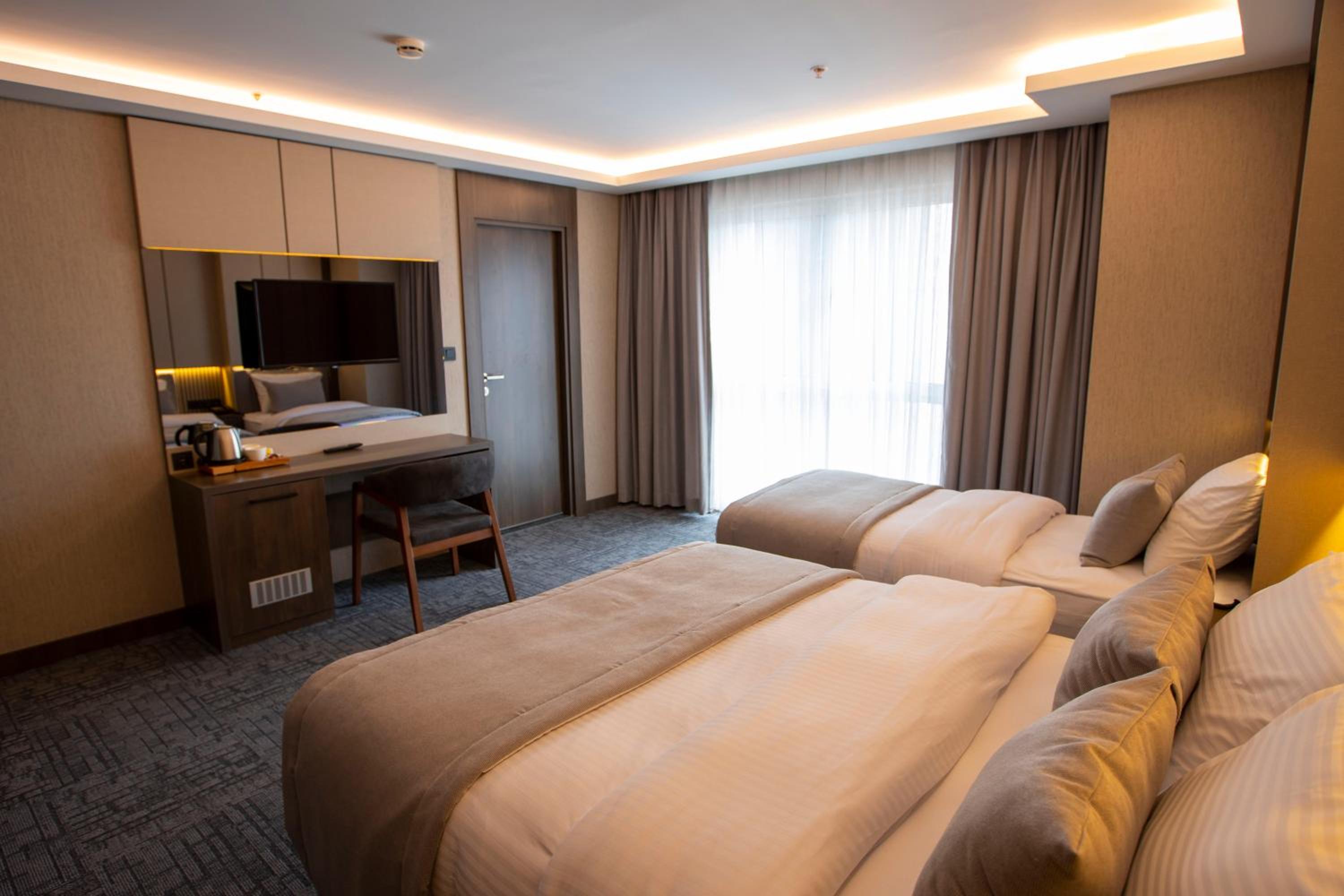 Deluxe Triple Room photo 2