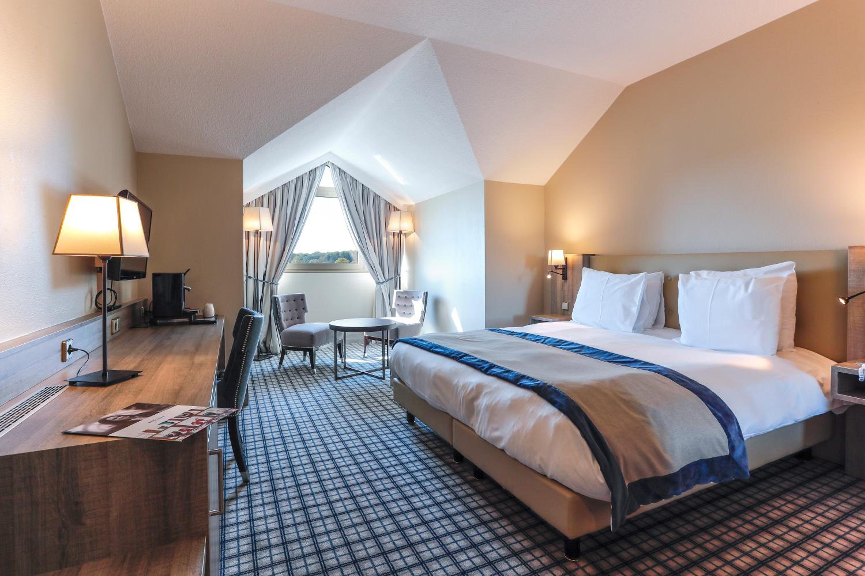 Deluxe Double Room with Golf View - Photo 1
