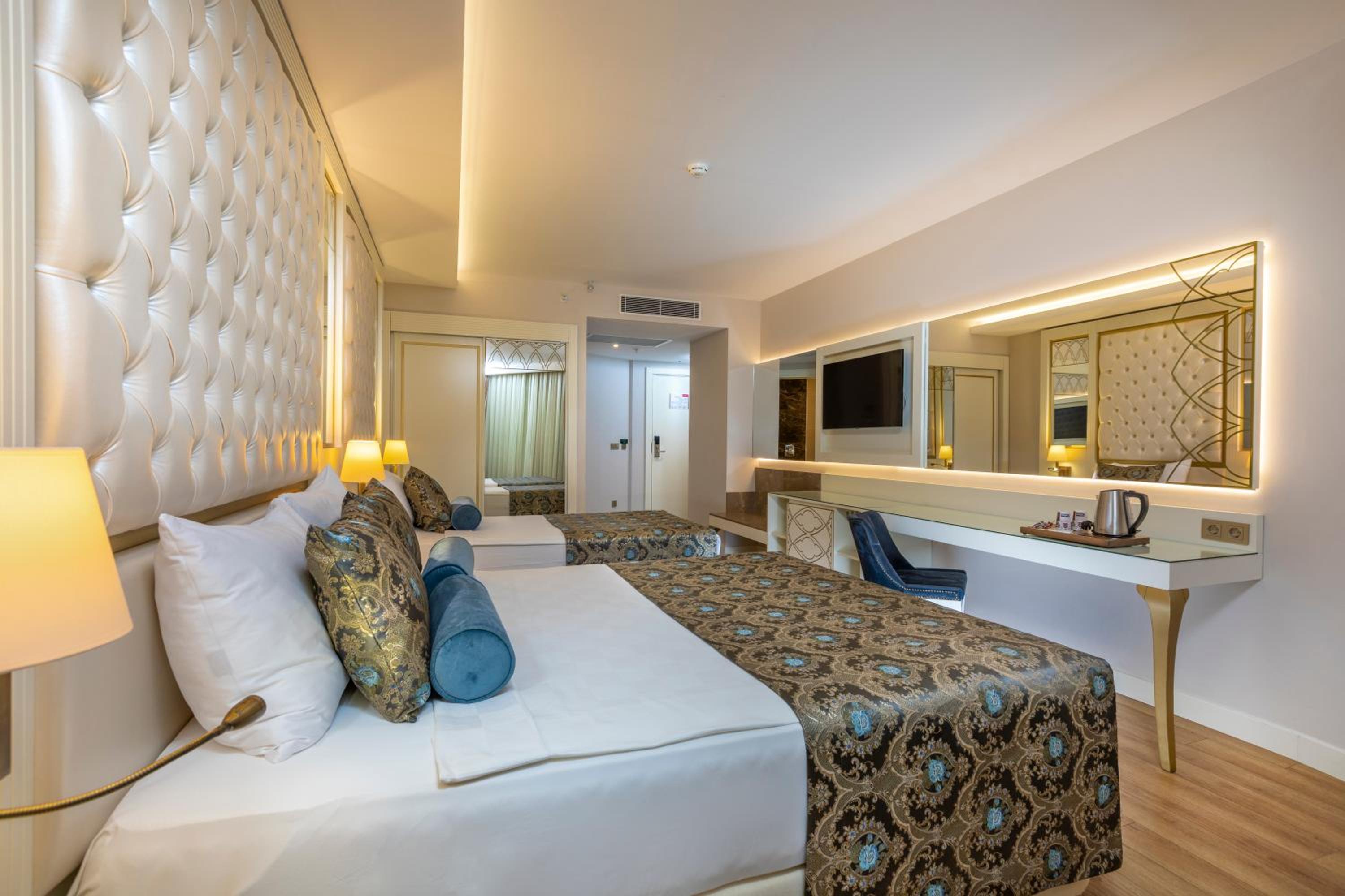 Triple Room with Mountain View
