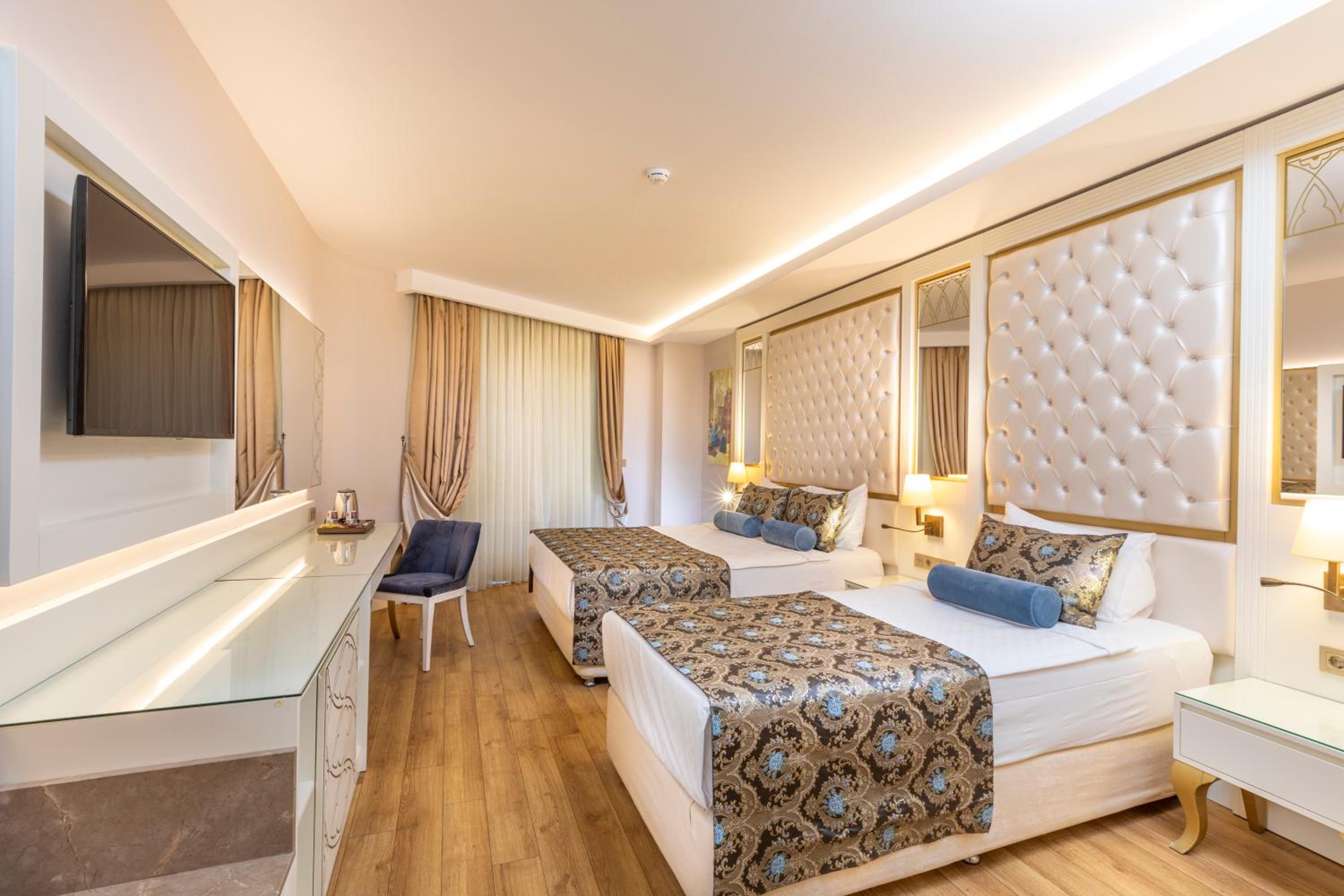 Triple Room with Mountain View