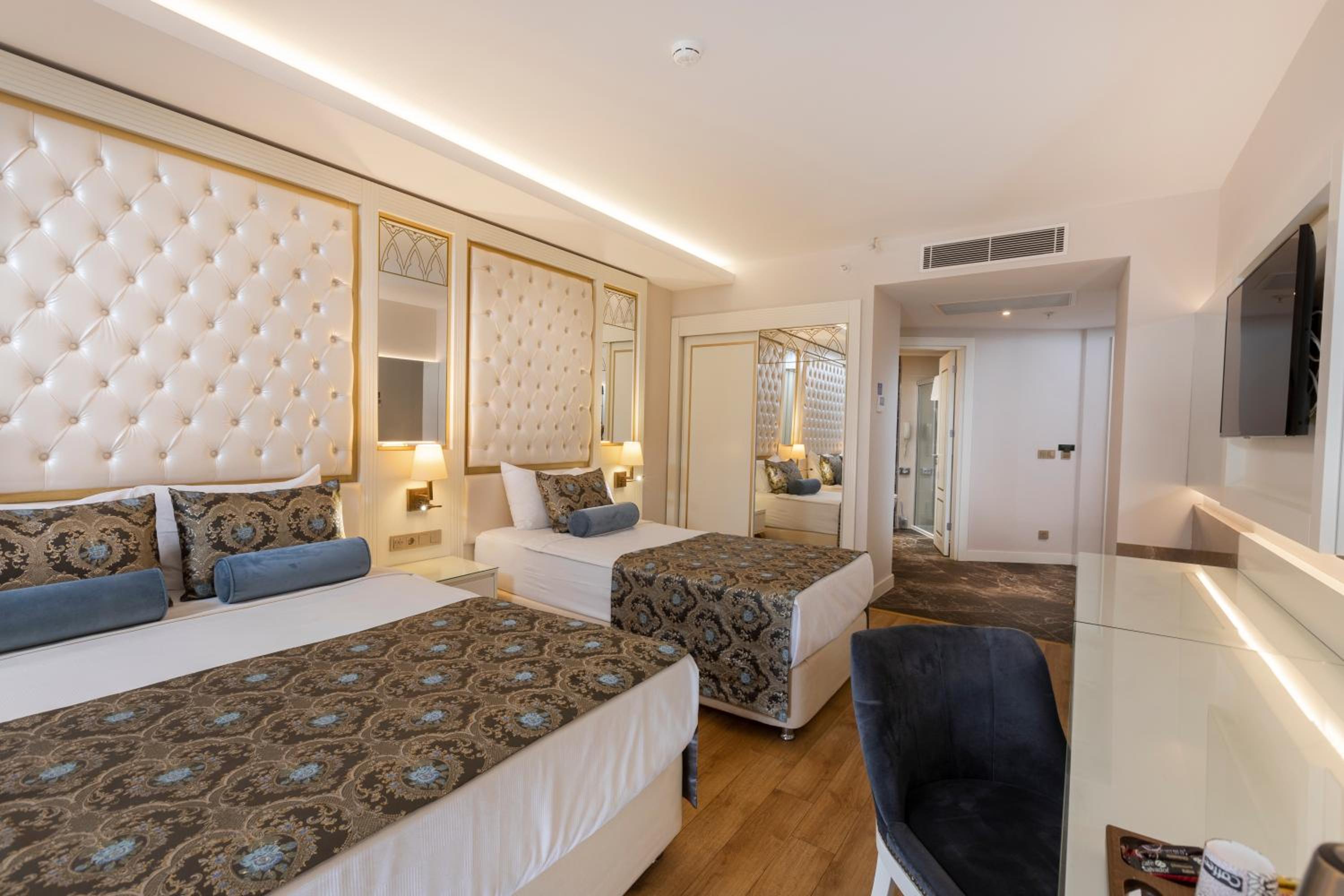 Triple Room with Mountain View
