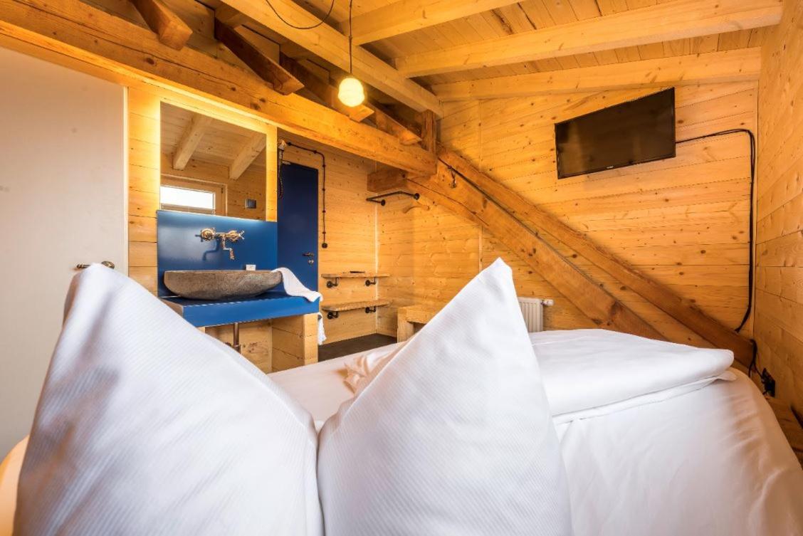 Single Room with Private Bathroom photo 3