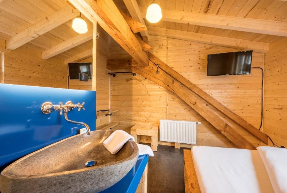 Single Room with Private Bathroom photo 1