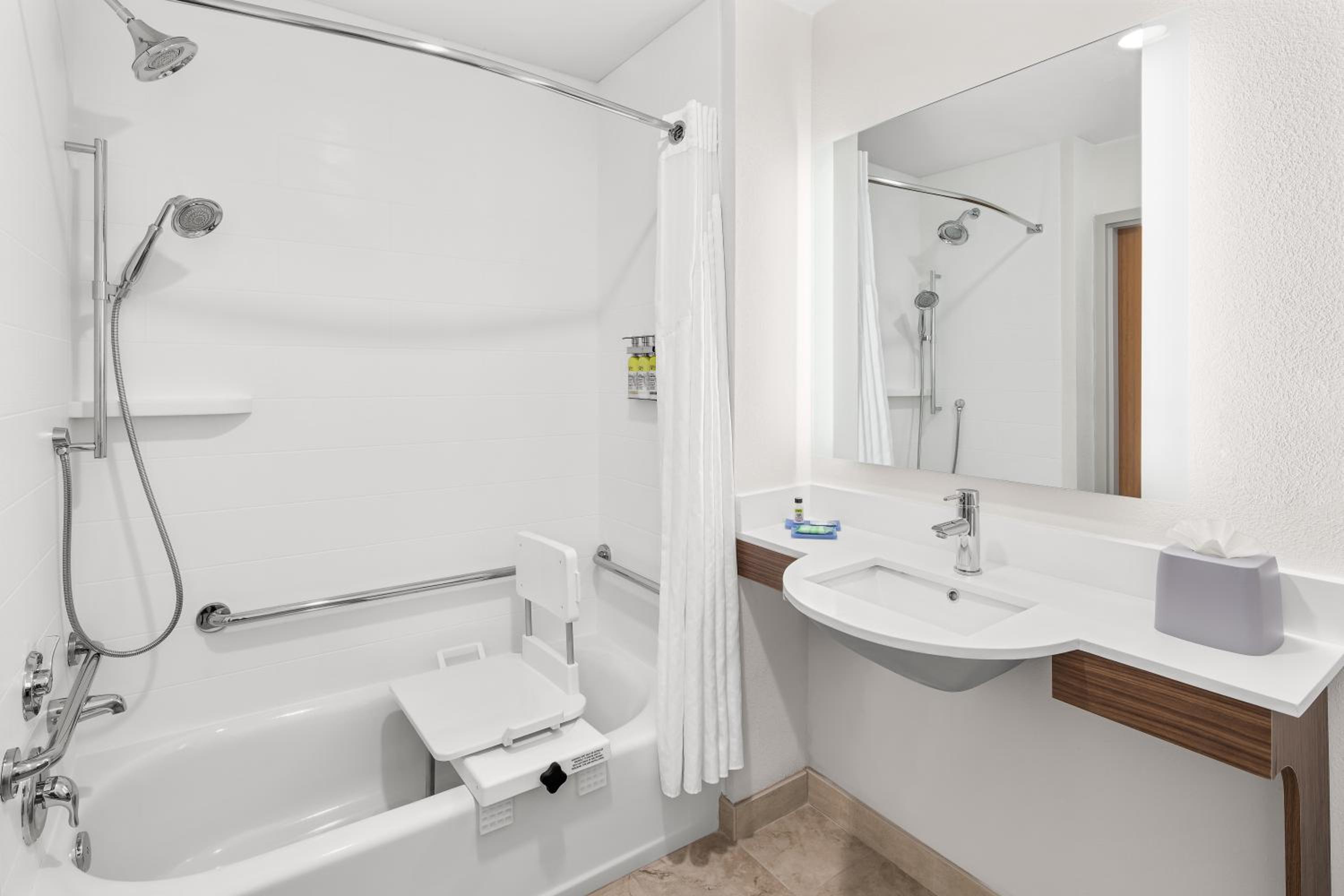 King Suite - Hearing Accessible/Non-Smoking - Photo 5