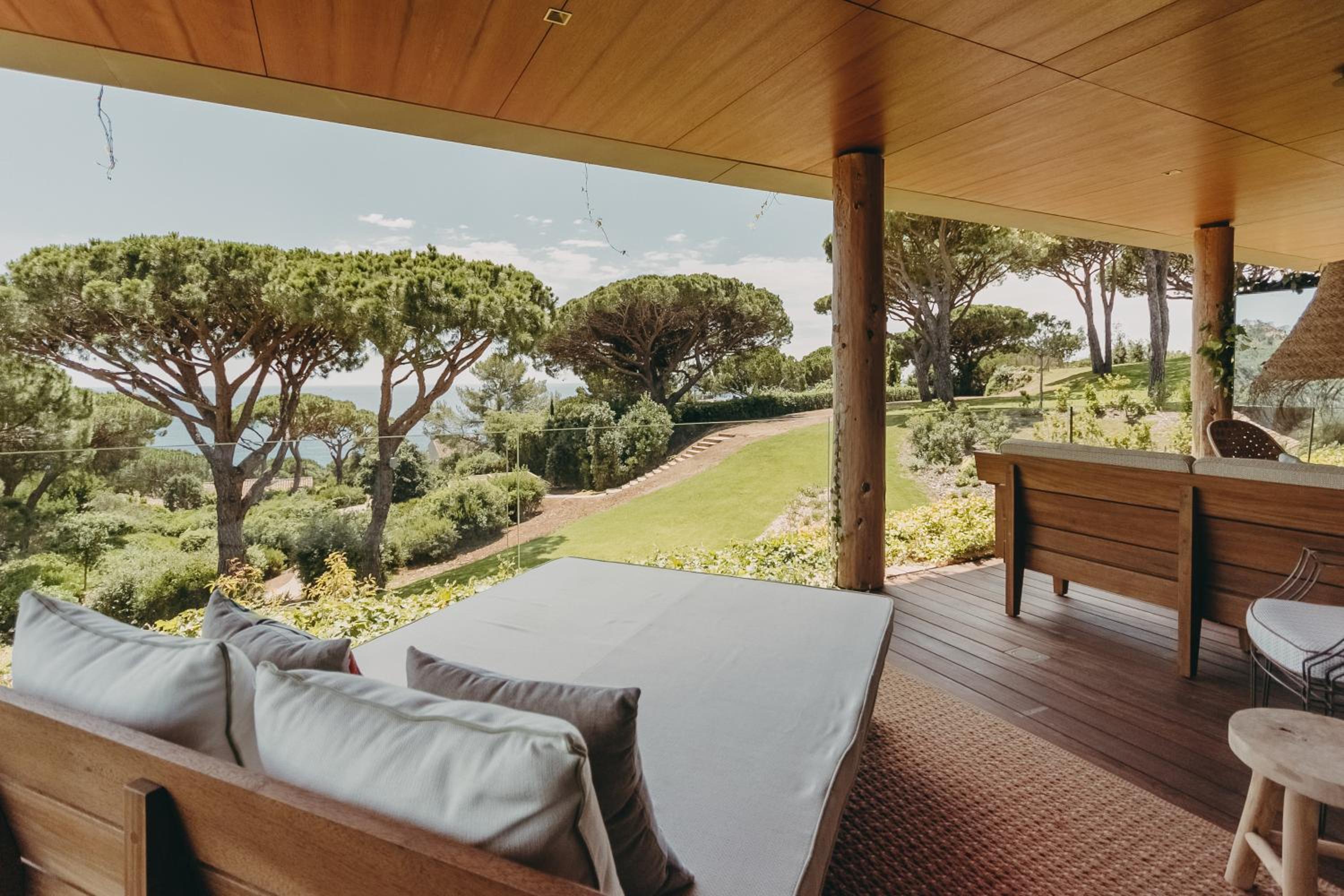 Master Suite with Sea View - Photo 4