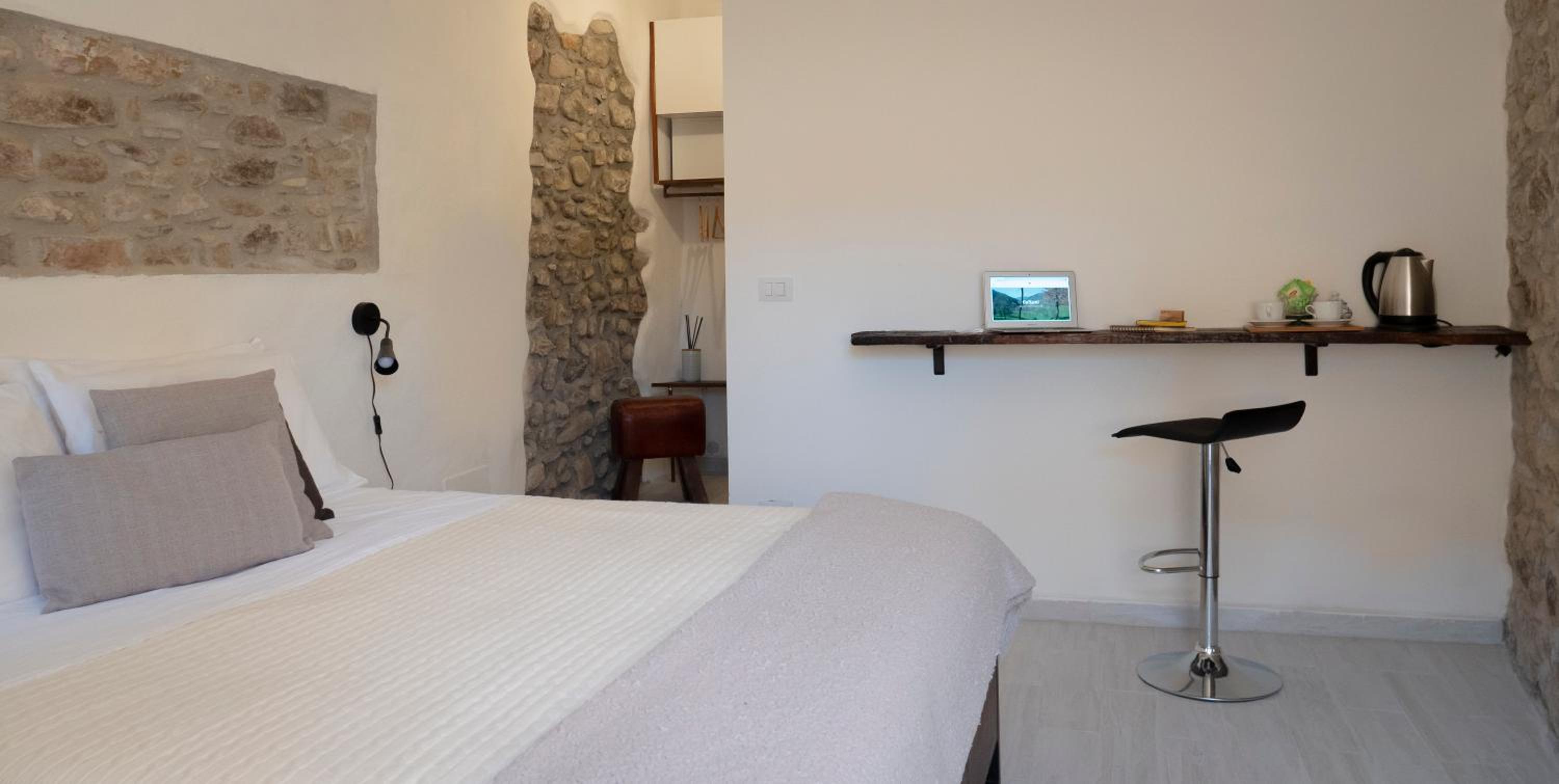 Double or Twin Room with Private Bathroom photo 2