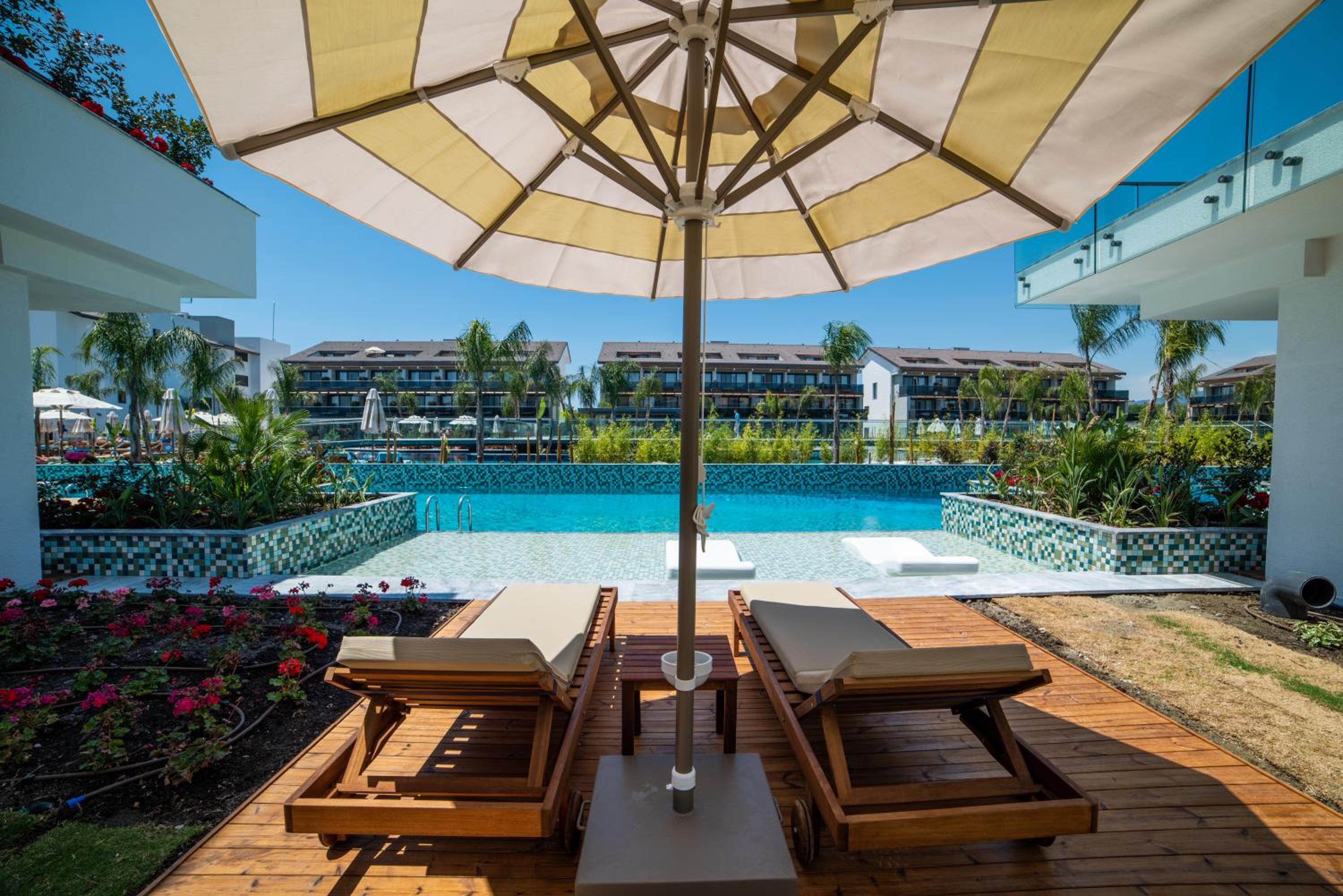 Lake House Swim-Up Suite