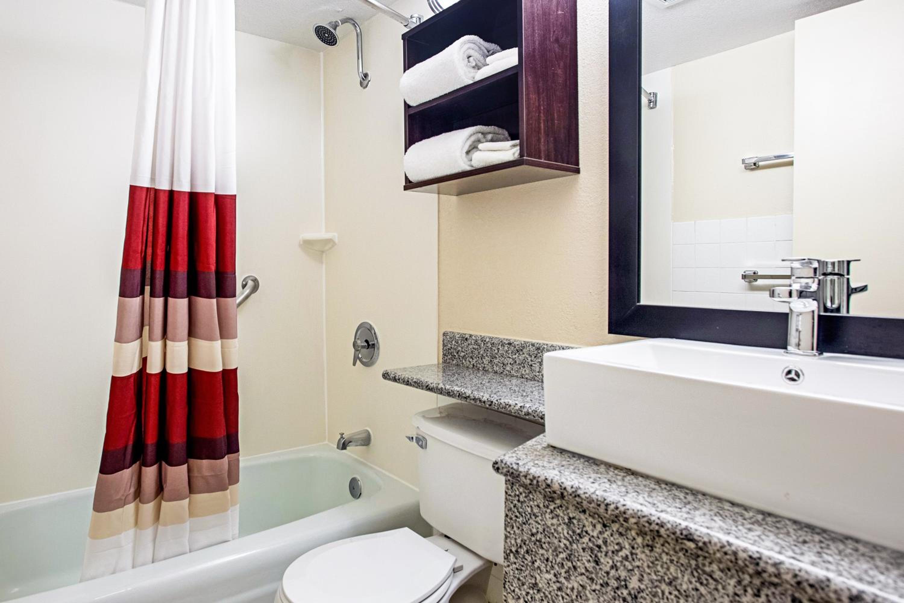  Premium Room With Two Double Beds Poolside Smoke Free (Upgraded Bedding And Snack Box)  photo 3