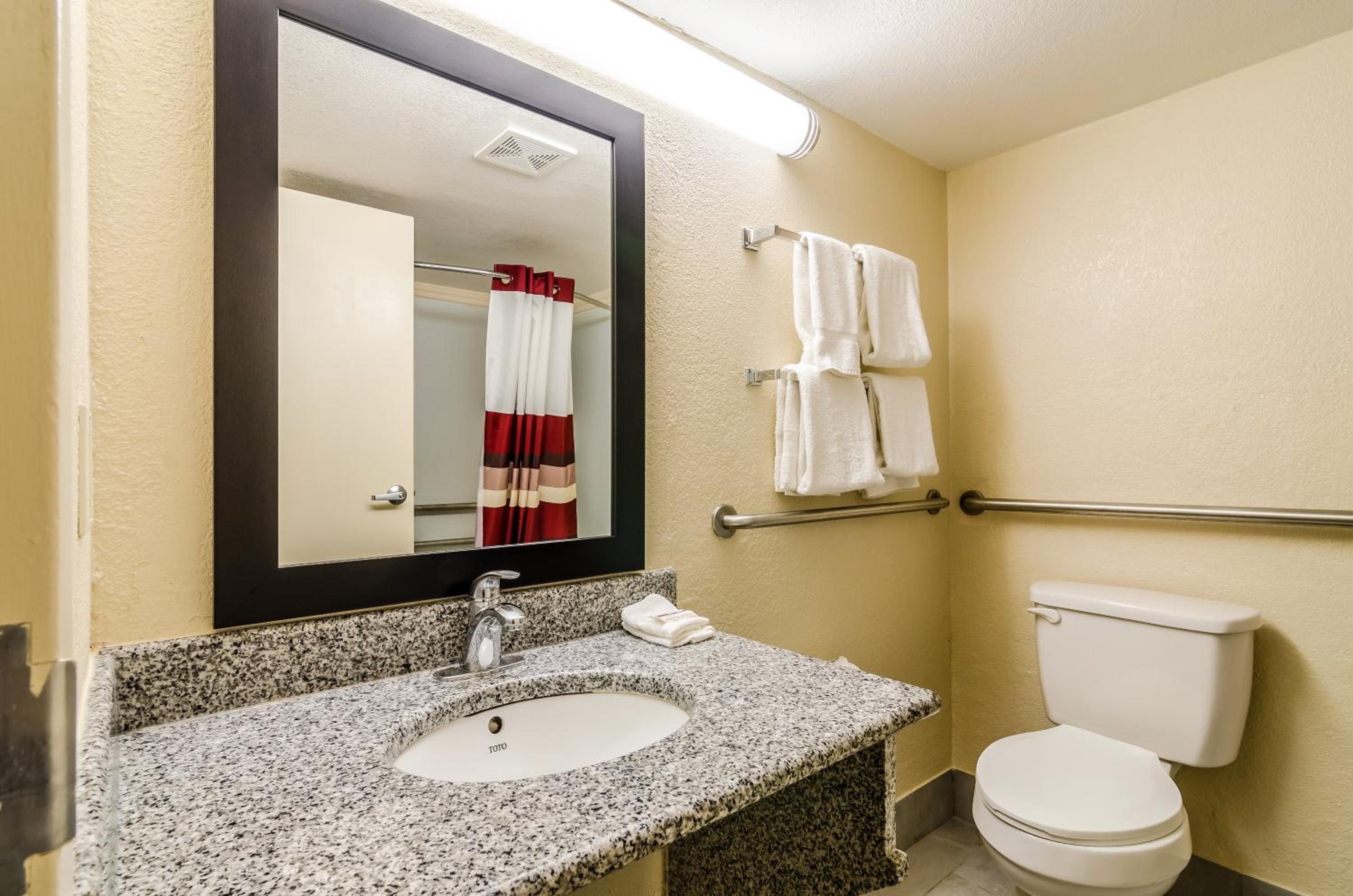 Red Roof Inn PLUS+ Wichita East, Photo 5